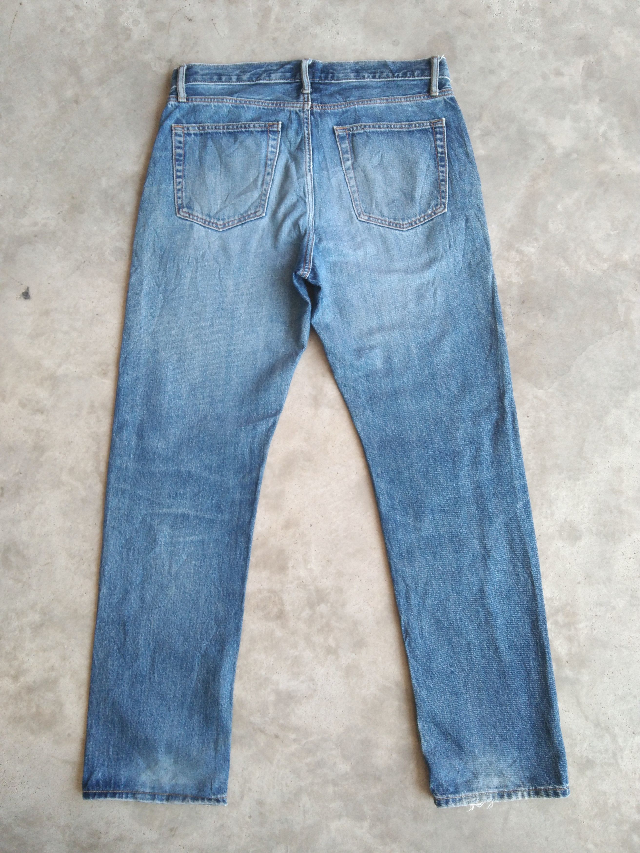 Uniqlo Vintage Japanese Uniqlo Faded Blue Distressed Jeans 32x31 Size US 32 / EU 48 - 2 Thumbnail