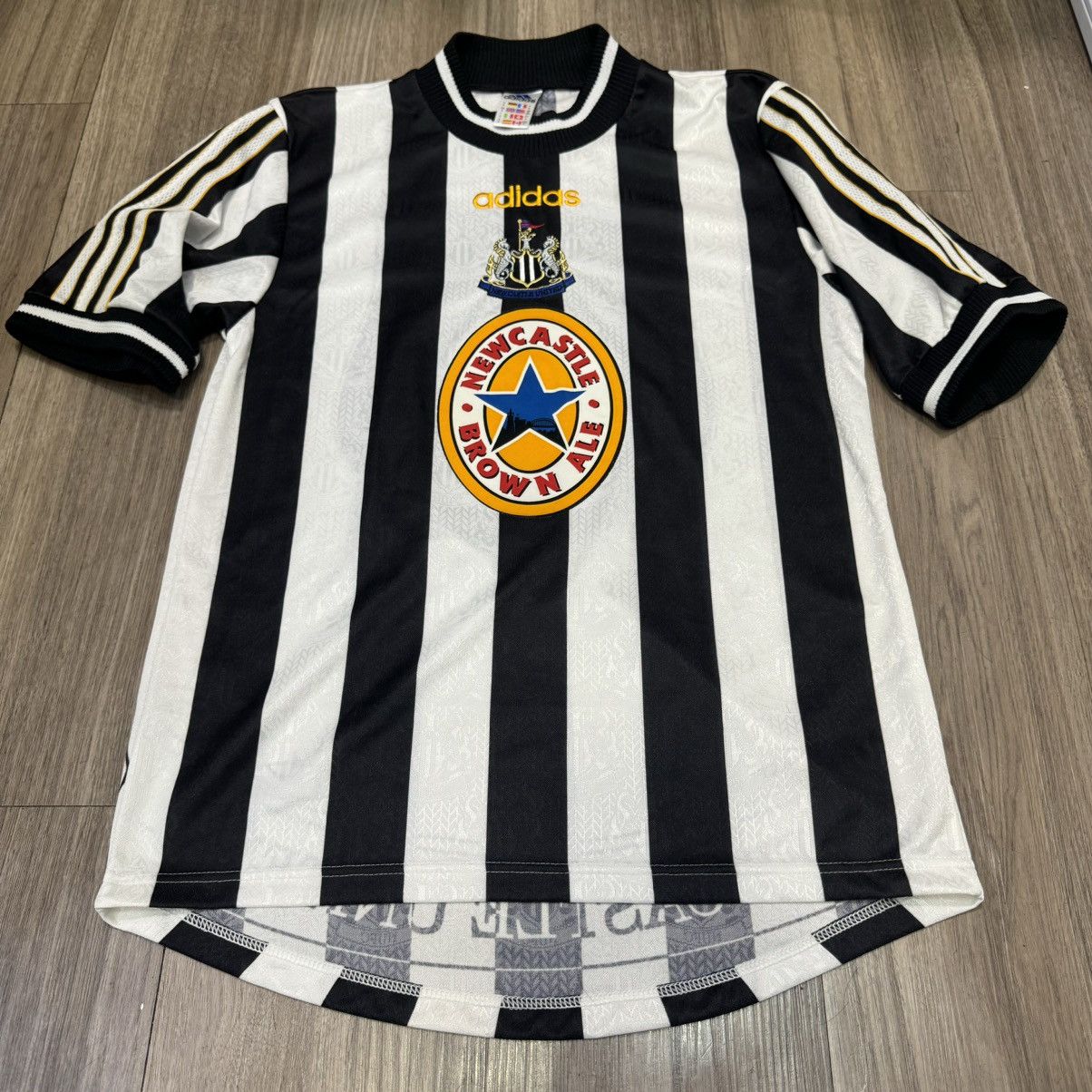 Adidas Newcastle 97/99 home shirt #9 Shearer Size US S / EU 44-46 / 1 - 1 Thumbnail