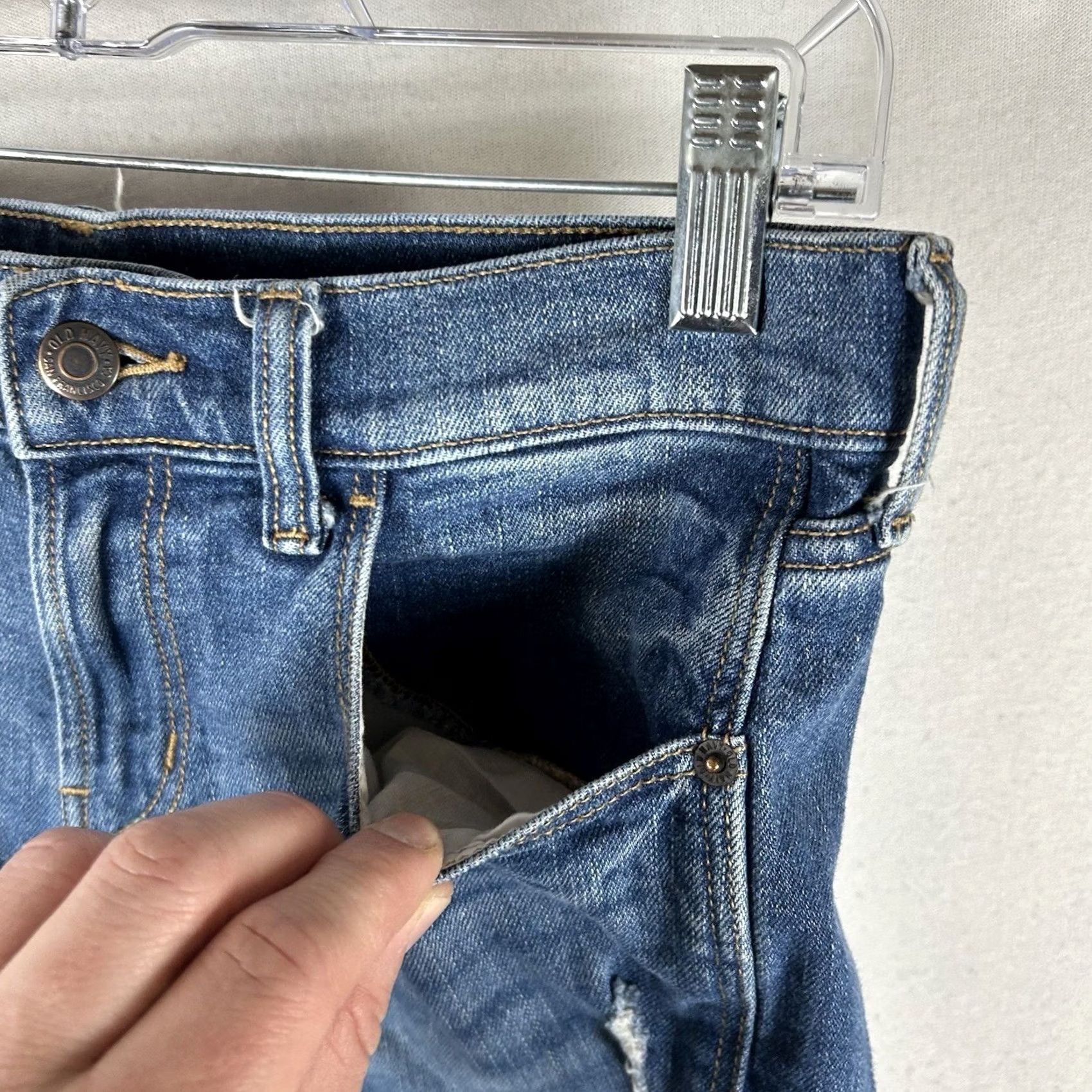 Old Navy Old Navy Mid-Rise Boyfriend Jean Shorts Womens 2 Cutoff Distressed Blue Denim Size 26" / US 2 / IT 38 - 2 Thumbnail