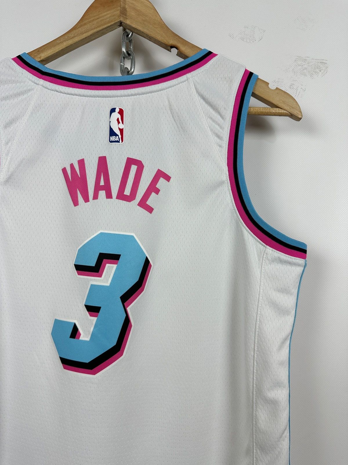 NBA Nike Miami Heat Swingman Vice City Dwyane Wade Jersey Size US S / EU 44-46 / 1 - 12 Thumbnail