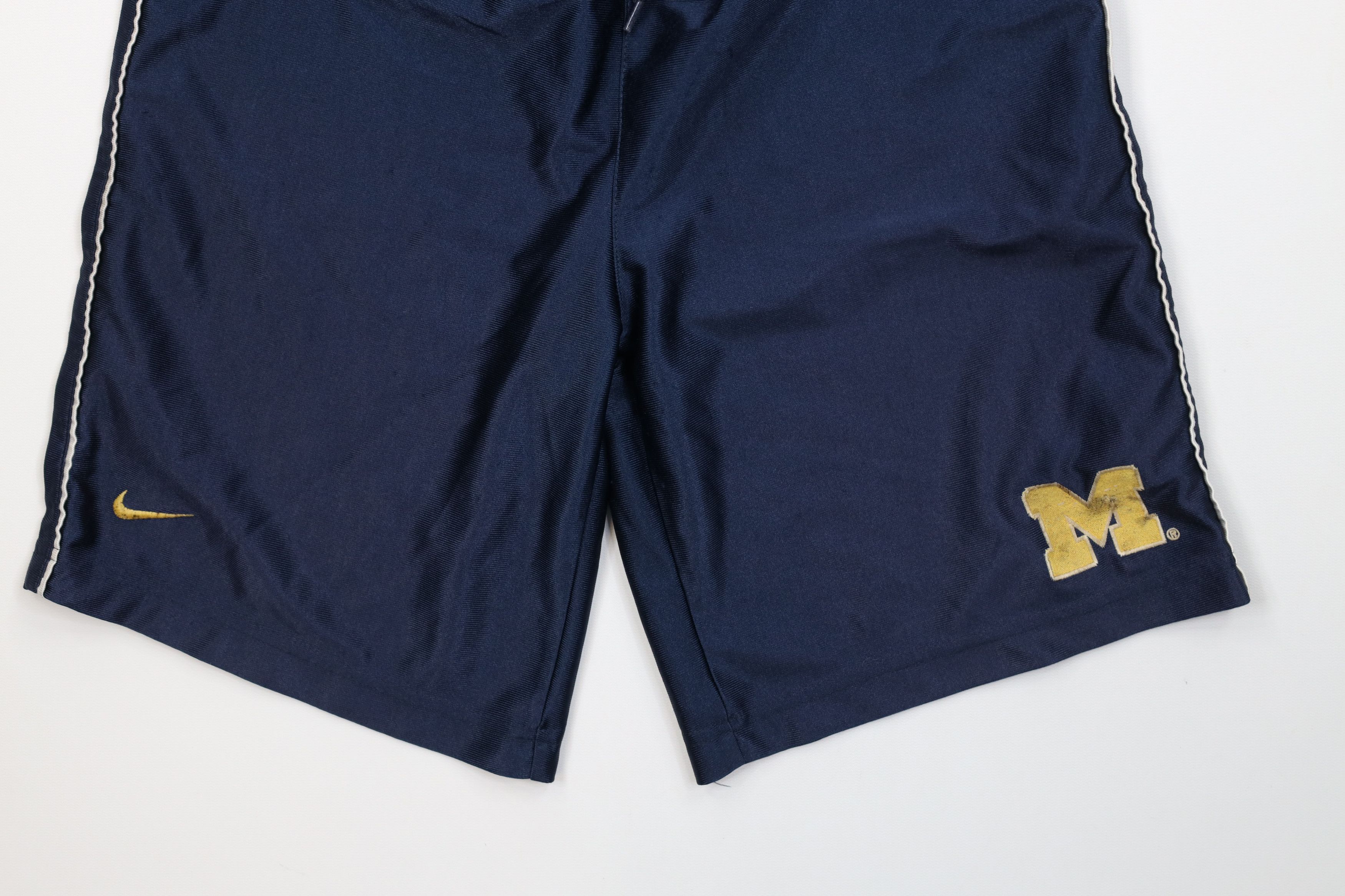 Nike Vintage 90s Nike Mini Swoosh University of Michigan Shorts Size US 30 / EU 46 - 4 Thumbnail