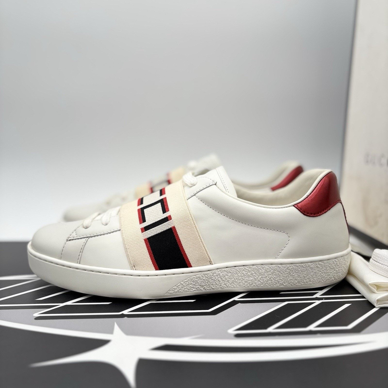 Gucci Gucci Ace Gucci Stripe ‘ White, Red ‘ | GREAT CONDITION! Size US 8 / EU 41 - 1 Thumbnail