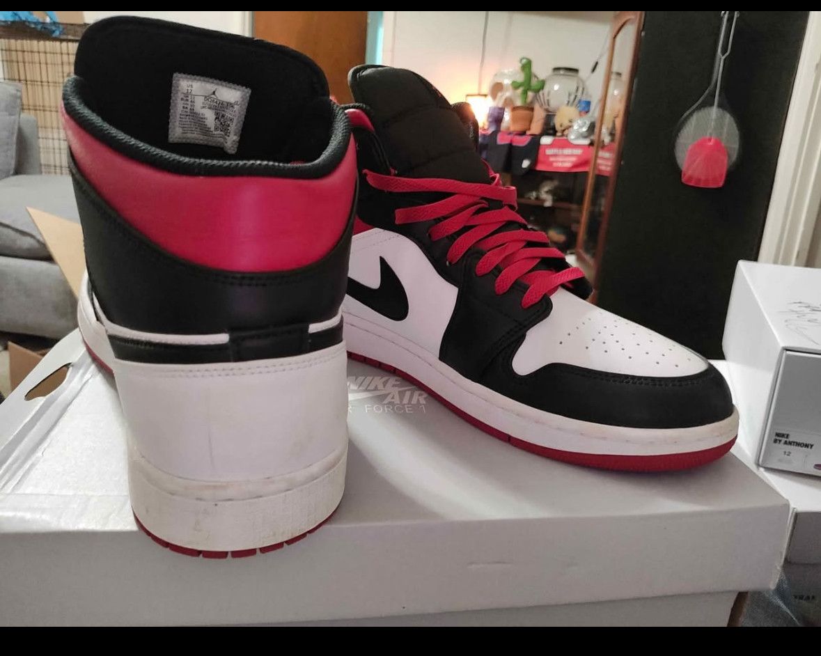 Nike Air Jordan 1 Black Toe White Red Sneaker