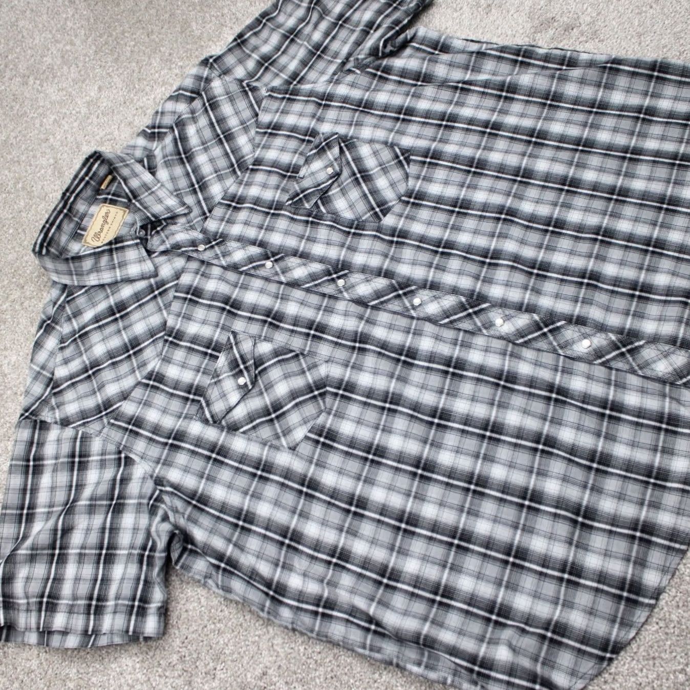 Wrangler Wrangler Shirt Mens 3XL Black/White Plaid Cotton/Poly Western S/S Button-Up, Casual, Workwear, 3XL Mens, Western Theme, Regular Fit, Knit Fabric Size US XXL / EU 58 / 5 - 6 Thumbnail