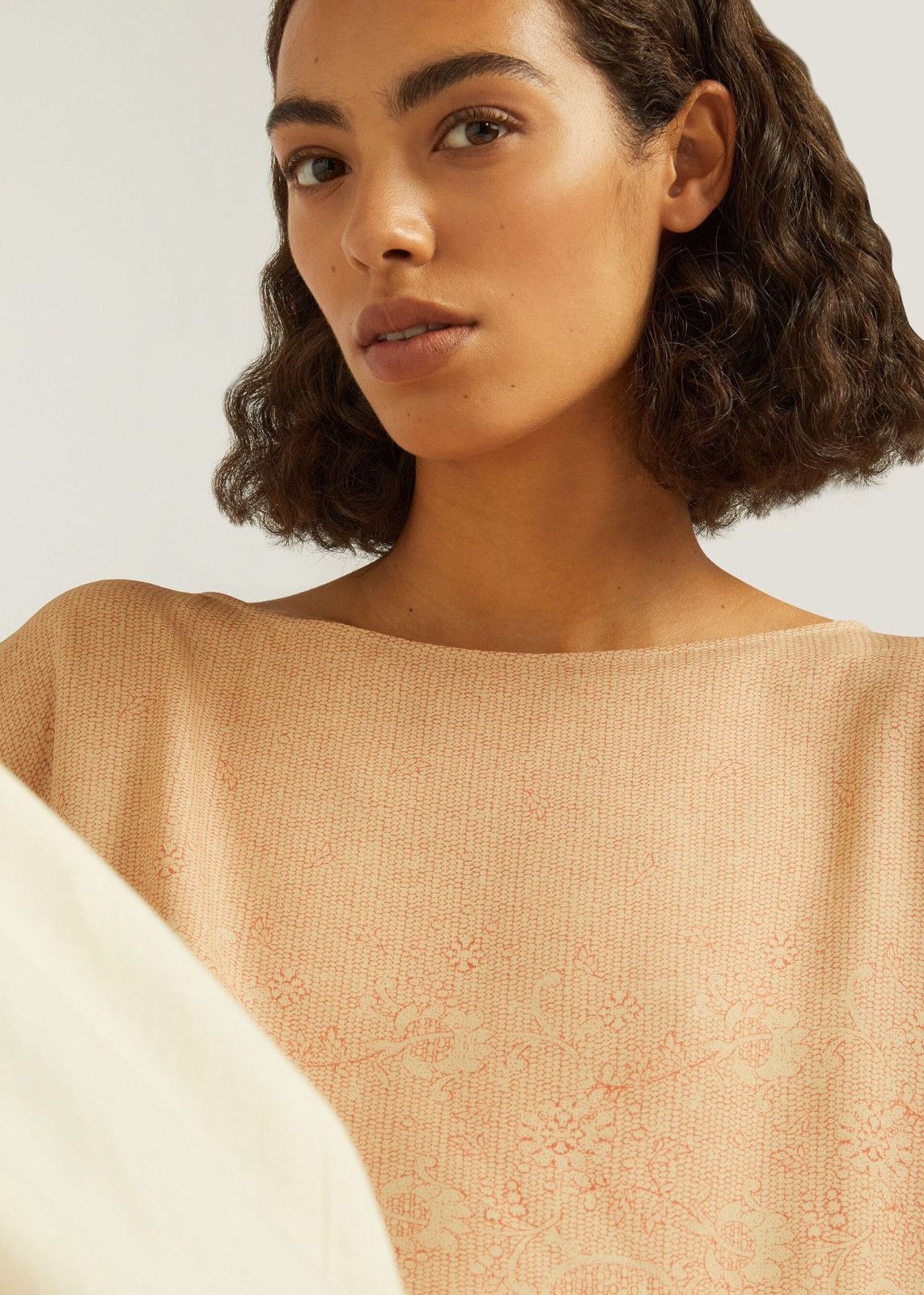 Loro Piana o1srvl11e1224 Luna Blouse in Beige Size S / US 4 / IT 40 - 4 Thumbnail