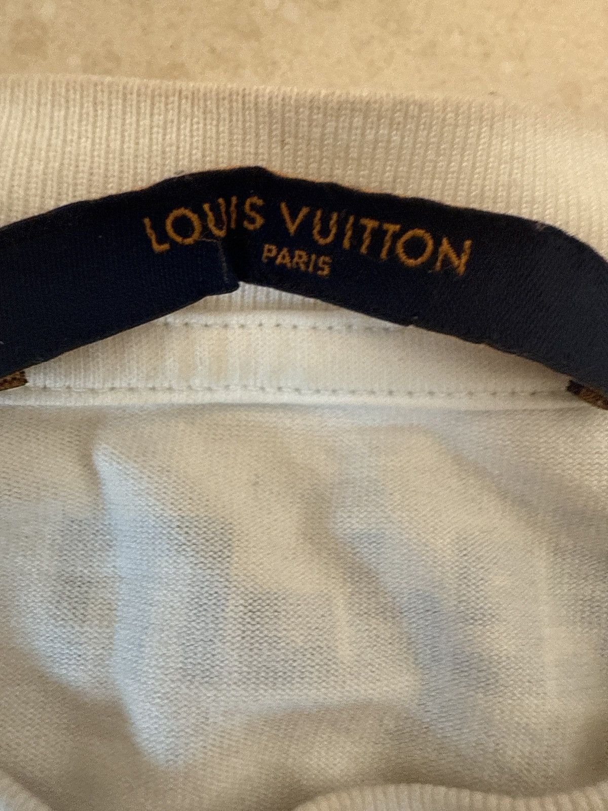 Louis Vuitton Louis Vuitton all logos T shirt Size US S / EU 44-46 / 1 - 2 Thumbnail