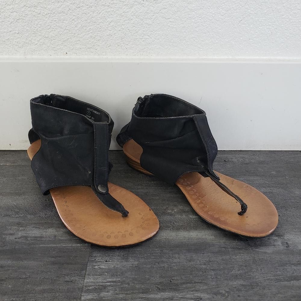 Designer Black Charlotte Russe Snap Sandal Size US 7 / IT 37 - 1 Thumbnail