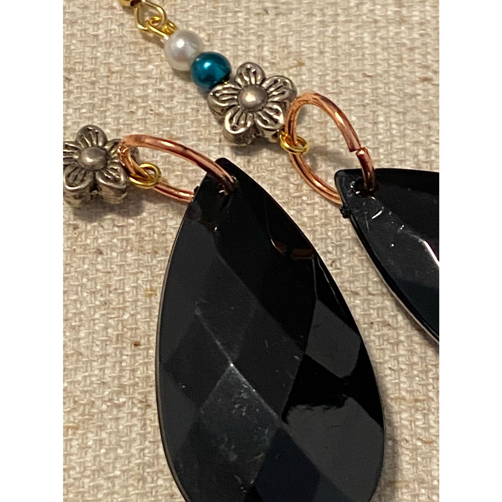 Handmade black teardrop earrings with floral accent Size ONE SIZE - 4 Thumbnail