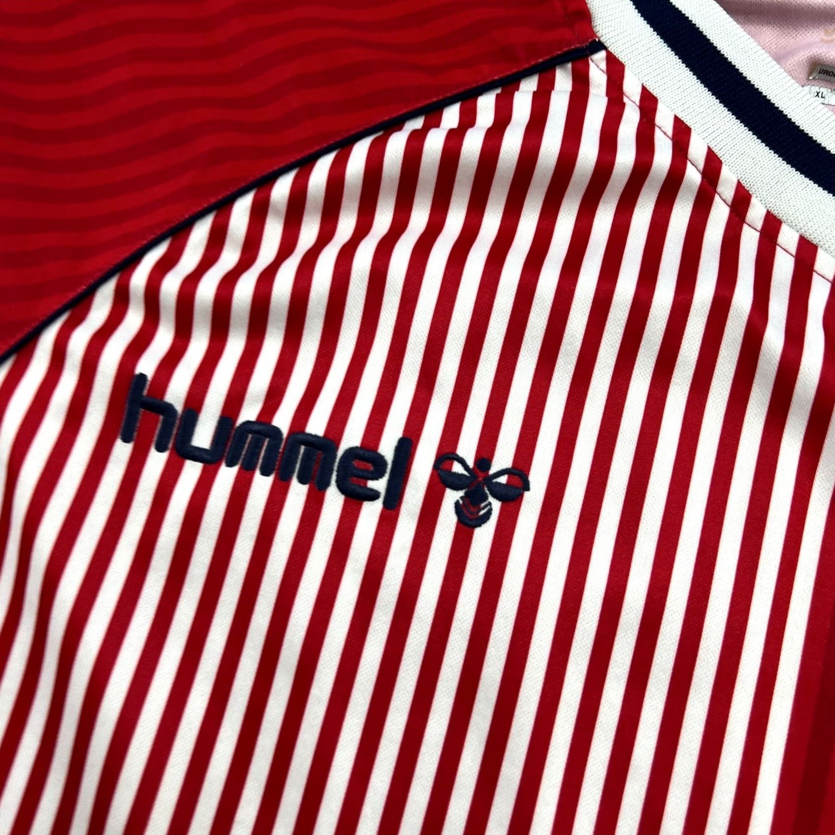 Hummel Denmark 1986 Home Laudrup #11 Mens Football Jersey XL Hummel Jersey Multicolor Short Sleeve Pullover Round Neck Sports Football Mens XL Size US XL / EU 56 / 4 - 5 Thumbnail