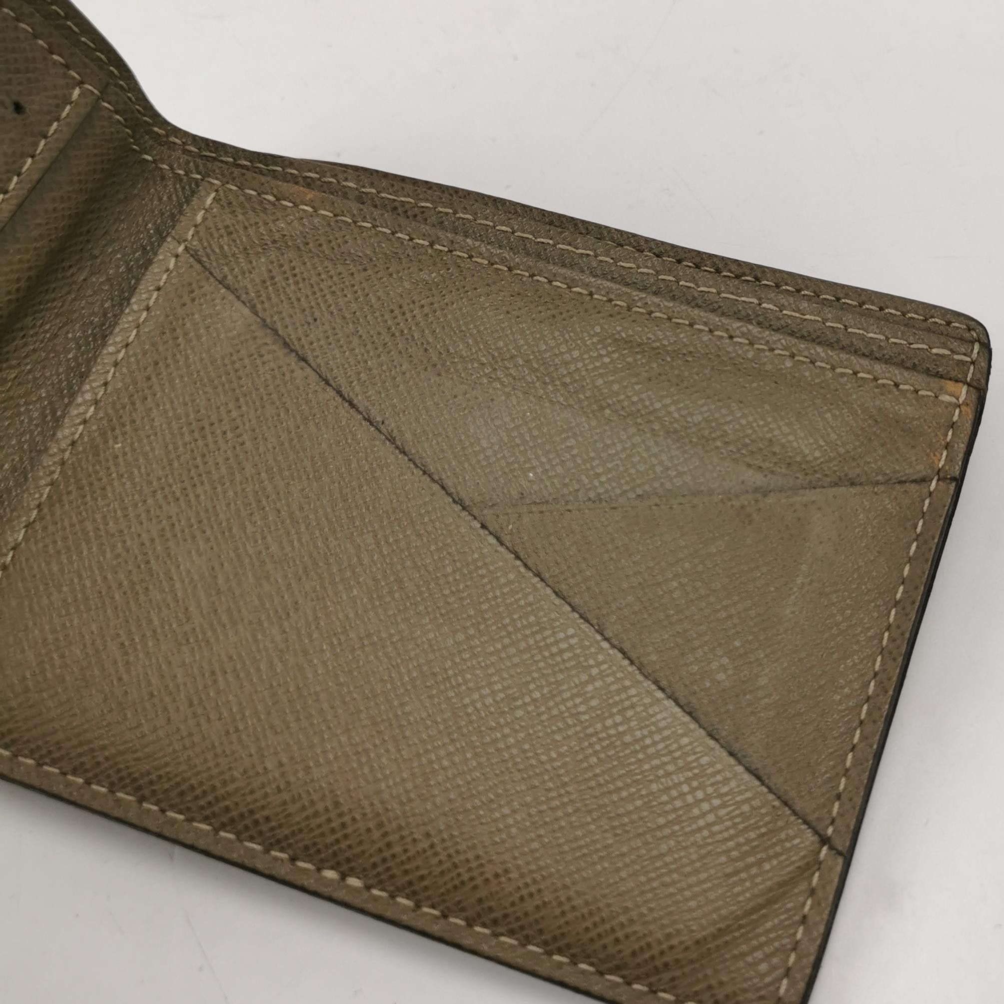 Louis Vuitton Louis Vuitton (LV) Multiple Cowhide Solid Color Bifold Wall Size ONE SIZE - 7 Thumbnail