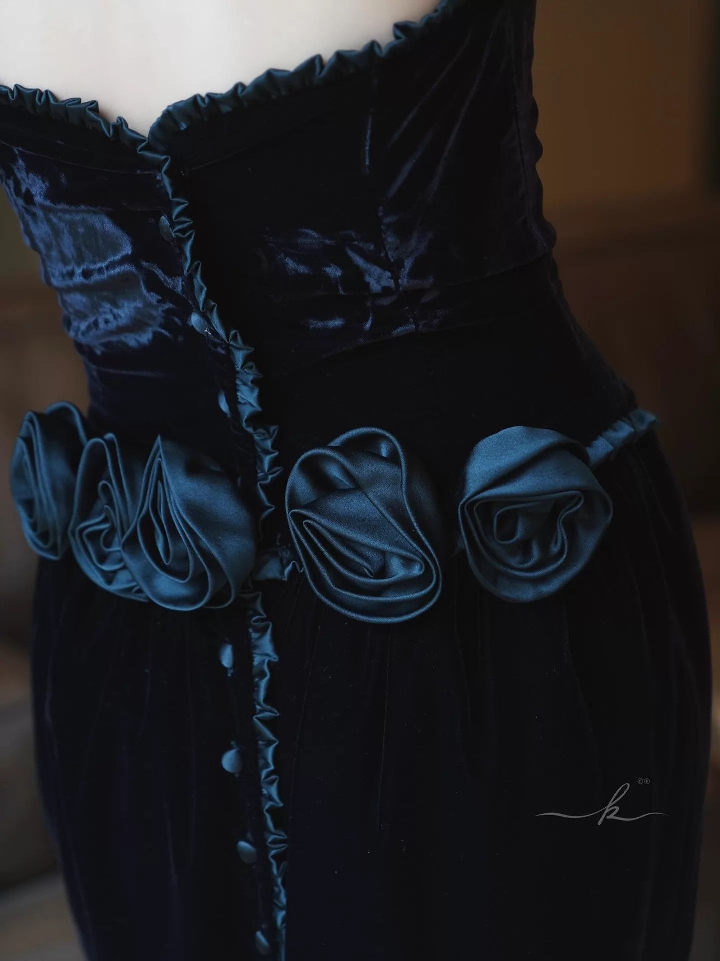 Vintage Vintage Black Rose Velvet Strapless Dress US2/S Size XS / US 0-2 / IT 36-38 - 3 Thumbnail