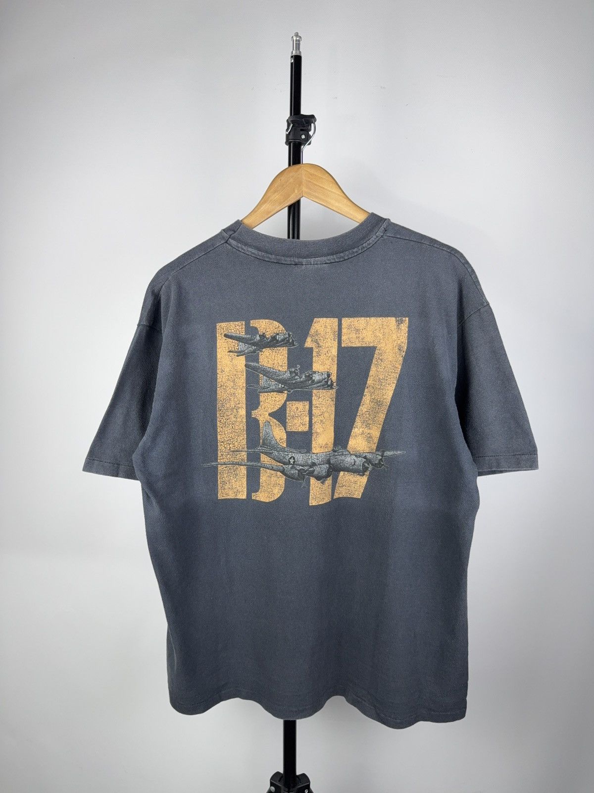 Vintage Vintage 90s B-17 Sentimental Journey Pin-Up WWII Tee XL USA Size US XL / EU 56 / 4 - 7 Thumbnail