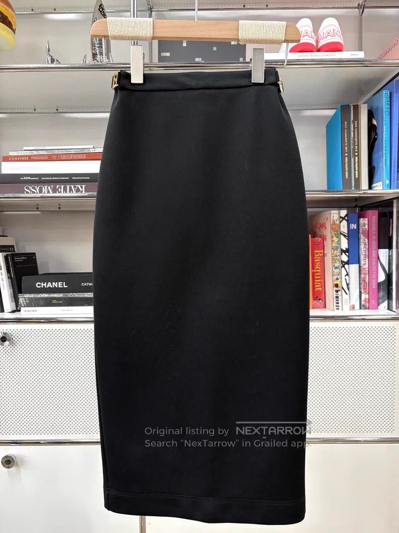 Fendi Fendi Black pencil skirt, gold logo, split back Size 24" / US 00 / IT 34 - 1 Thumbnail