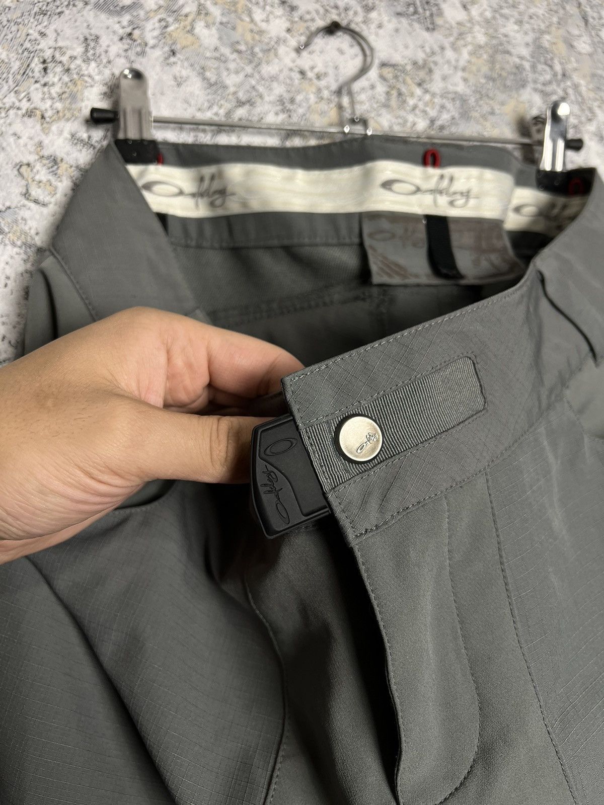Vintage Rare Vintage 2000s Oakley Gray Shorts MTB Pockets Size L Y2K Size US 36 / EU 52 - 4 Thumbnail