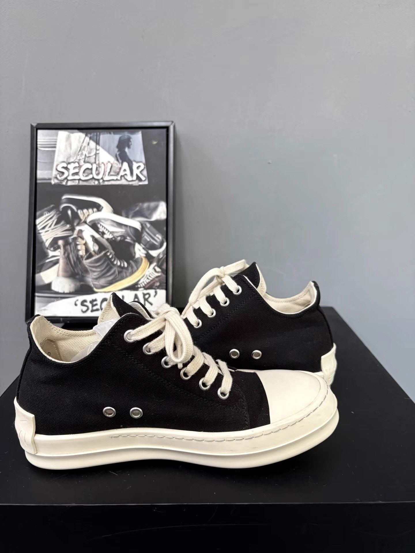 Rick Owens Rick Owens DRKSHDW Canvas Low-Top Sneakers K34 Size US 6 / IT 36 - 6 Thumbnail