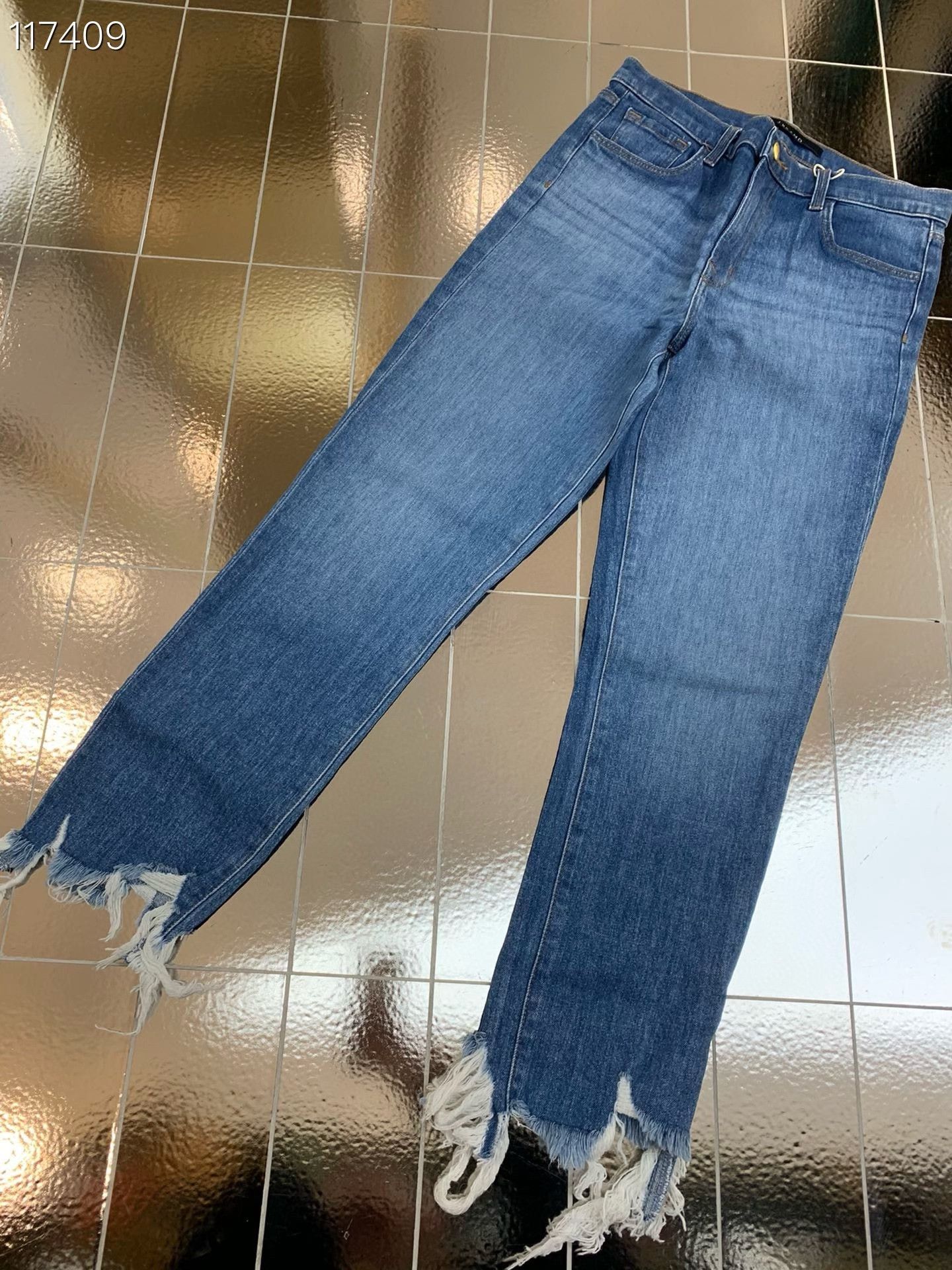J Brand JBRAND Stretchy Irregular Hem Jeans Size 28" / US 6 / IT 42 - 1 Thumbnail