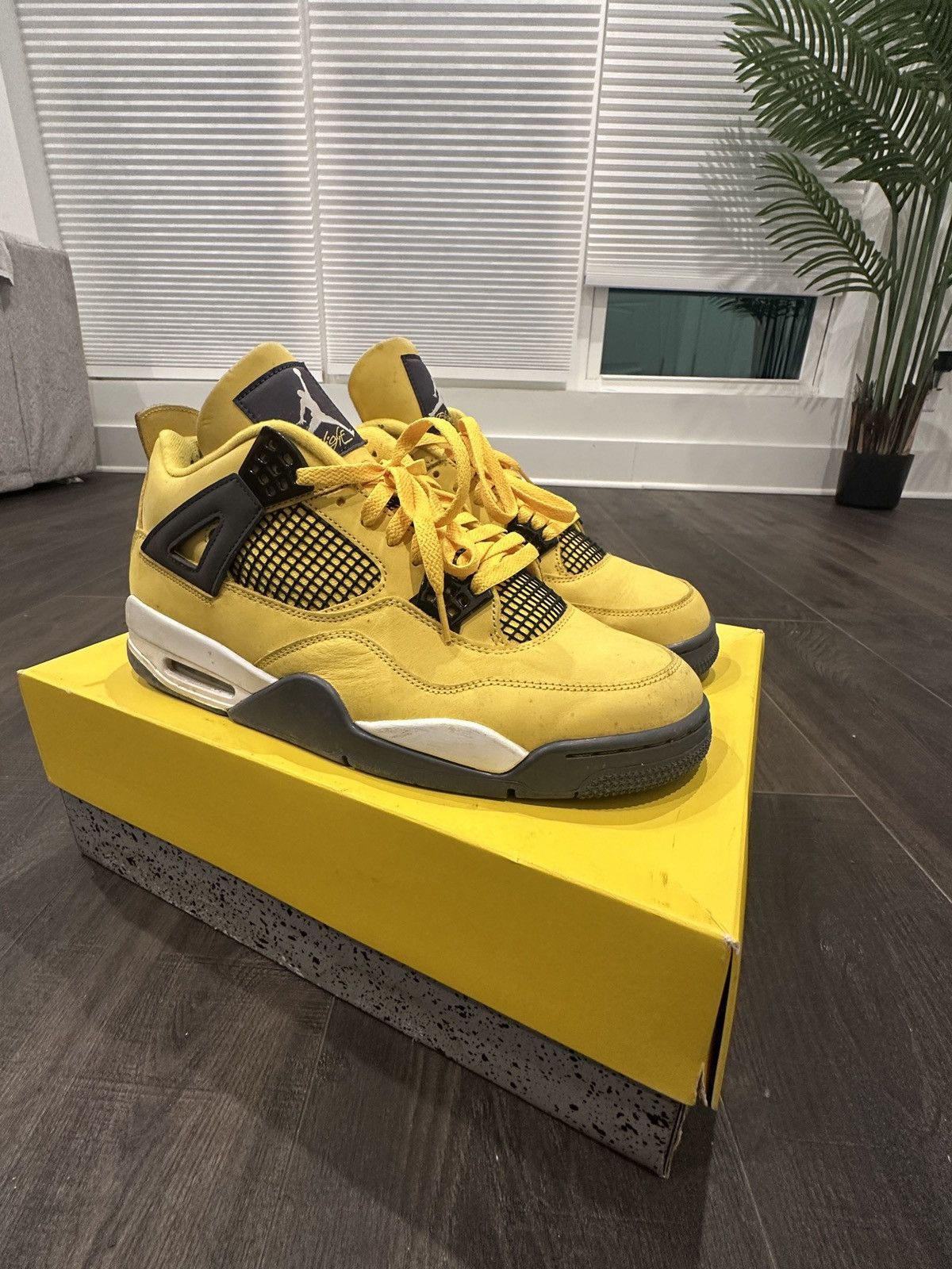 Jordan Brand AIR JORDAN 4 LIGHTING Size US 13 / EU 46 - 4 Thumbnail