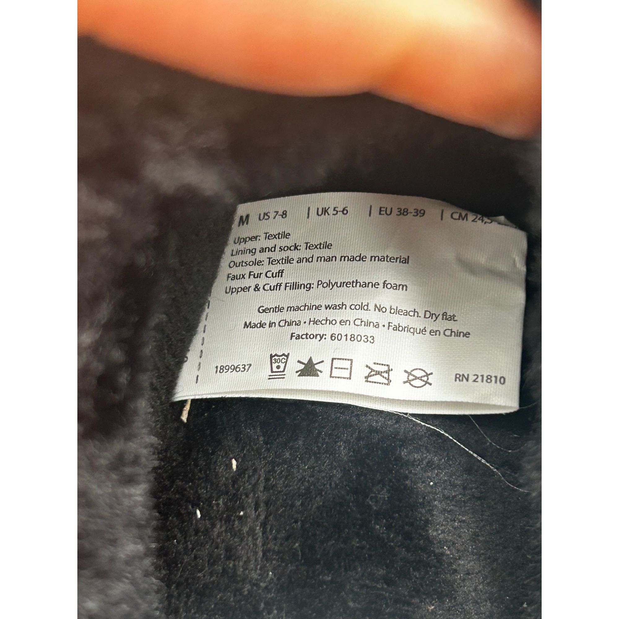 Other Dearfoams Memory Foam Slippers Womens 7-8 Black Faux Fur Cuf Size US 7 / IT 37 - 7 Thumbnail