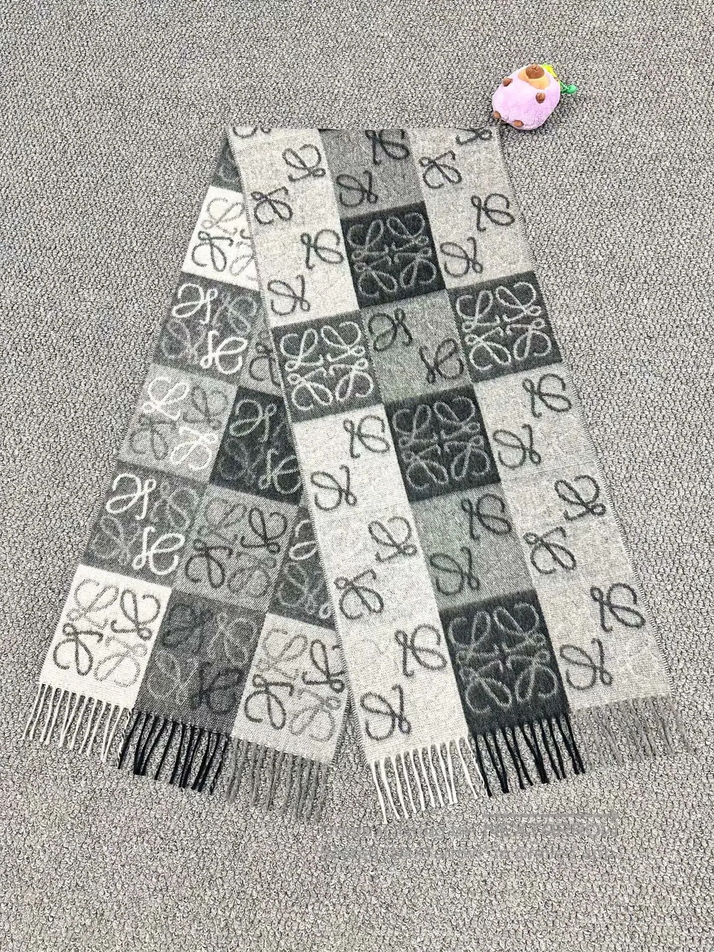 Loewe Loewe Gray fleece scarf with logo all over| Size ONE SIZE - 1 Thumbnail