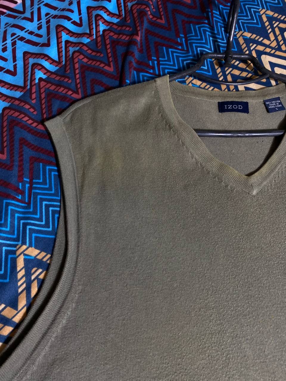 Izod × Vintage Vintage 90s Streetwear Knit V-Neck Sweater Vest Size US L / EU 52-54 / 3 - 18 Thumbnail