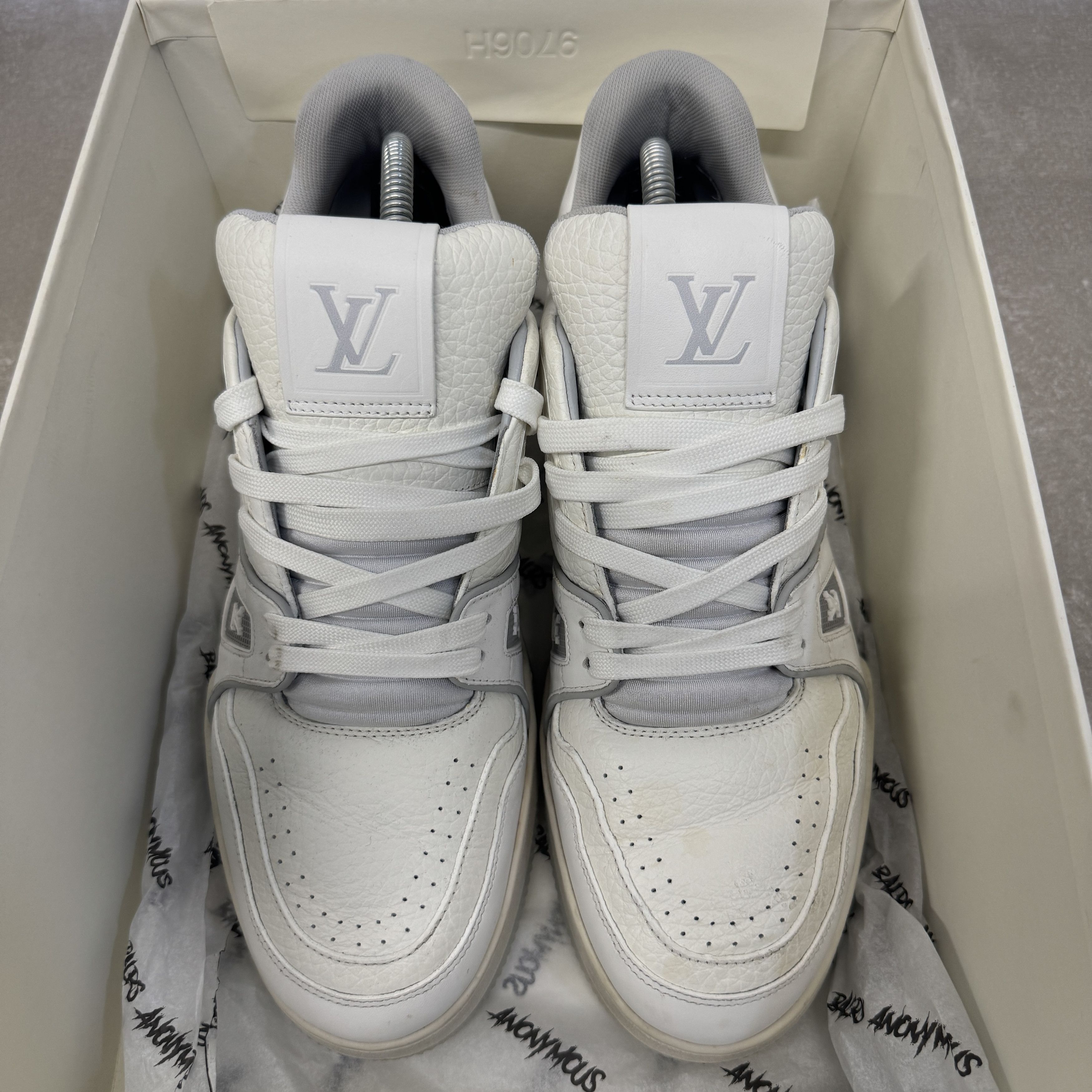 Louis Vuitton Louis Vuitton 1A8WAX Monogram Trainers White Grey RRP £950 Size US 8.5 / EU 41-42 - 5 Thumbnail