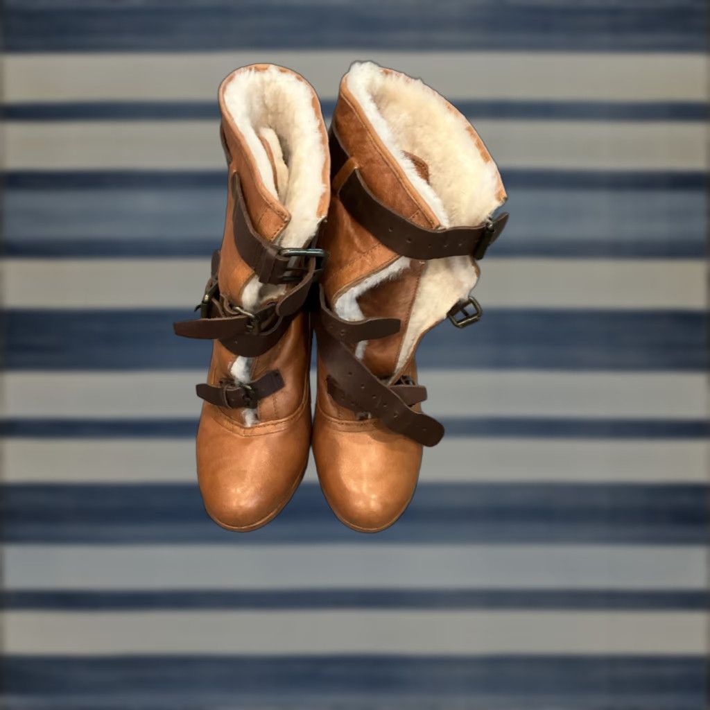 Dolce Vita VINTAGE Dolce Vita Brown Shearling Lined Ankle Boot Size 10 User: VINTAGE Dolce Vita Brown Shearling Lined Ankle Boot Size 10 Size US 10 / IT 40 - 1 Thumbnail