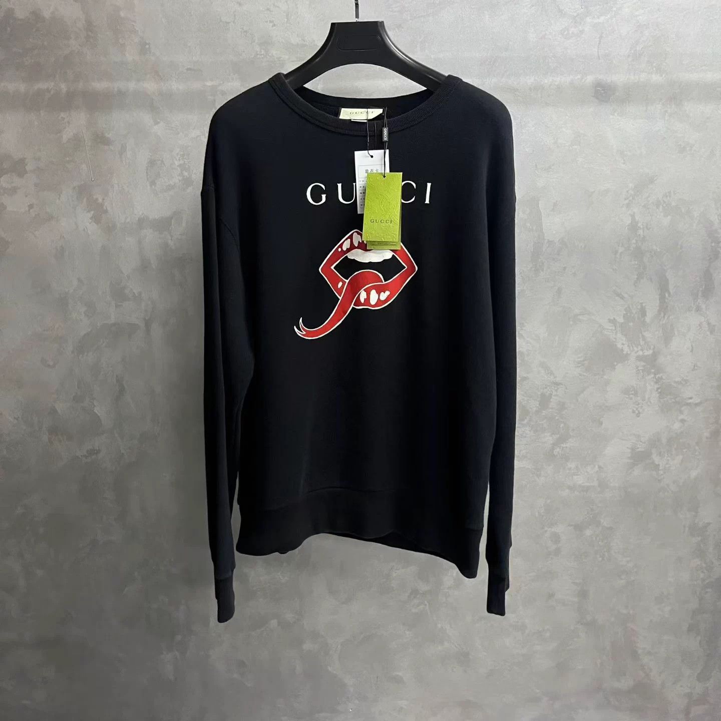 Gucci black lip print crewneck sweatshirt M