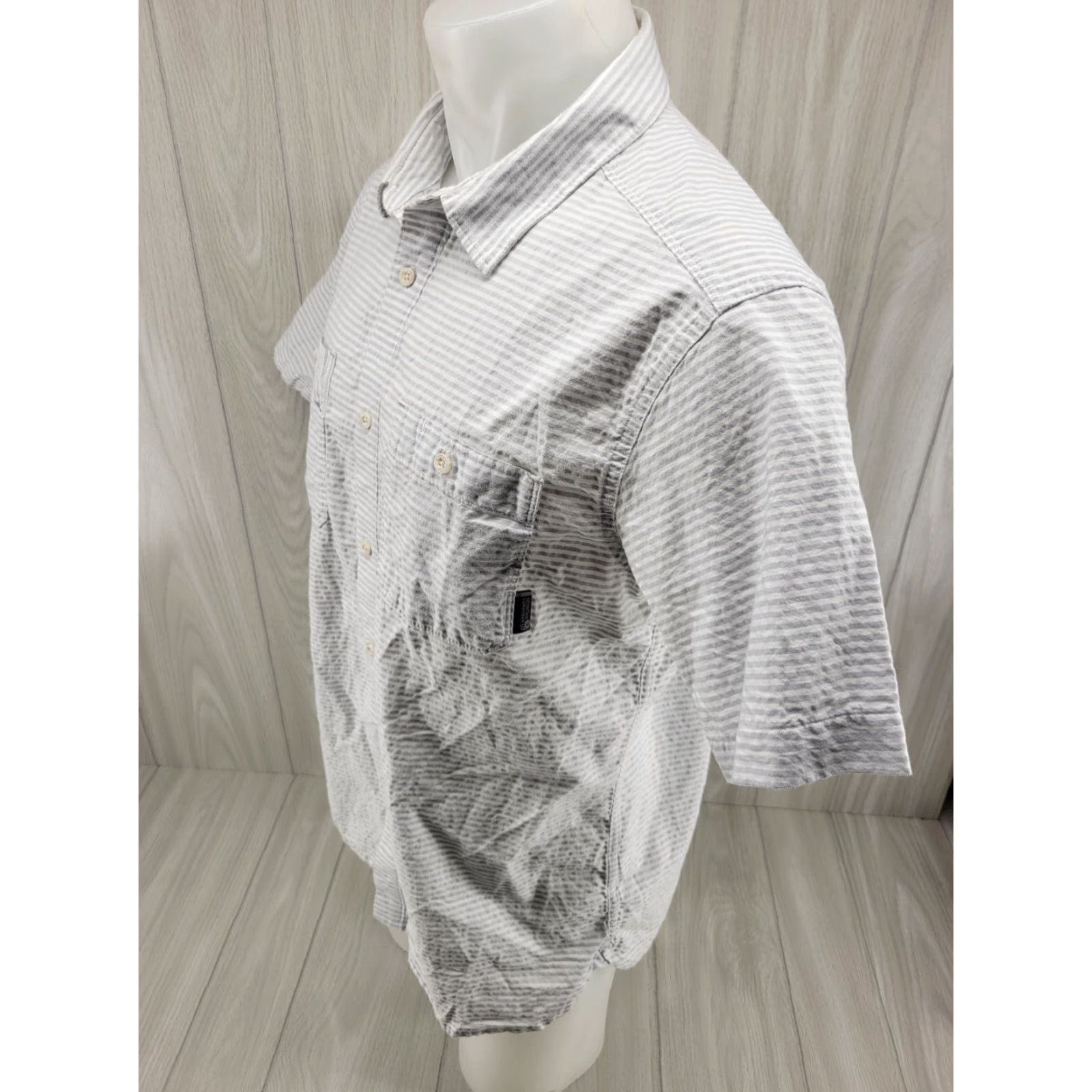 Mountain Hardwear Mountain Hardwear Shirt Mens Large White Gray Stripes Short Sleeve Button Front Size US L / EU 52-54 / 3 - 3 Thumbnail