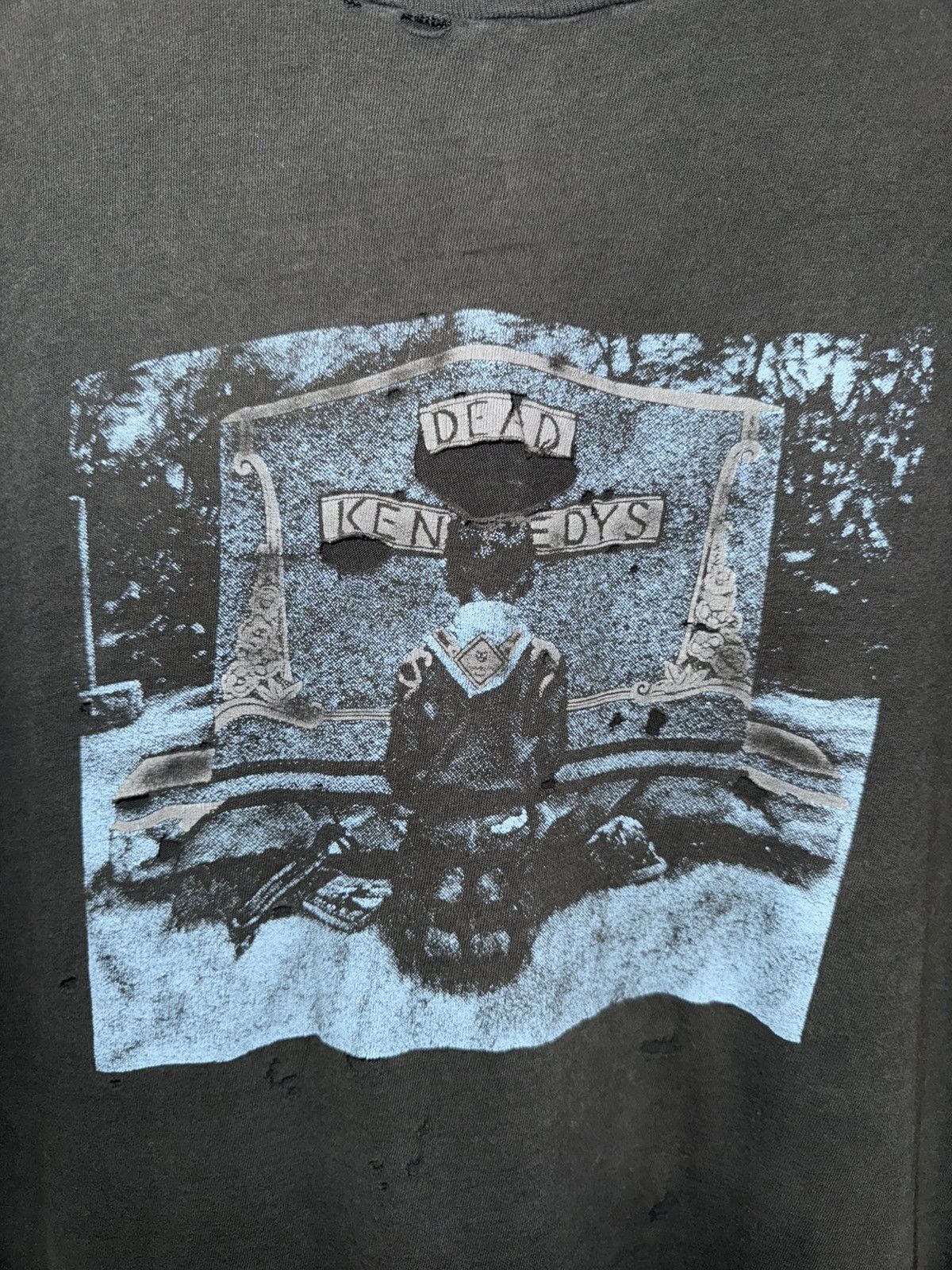 Band Tees Vintage Dead Kennedys Graveyard Distressed ‘80s T-Shirt Size US M / EU 48-50 / 2 - 2 Thumbnail
