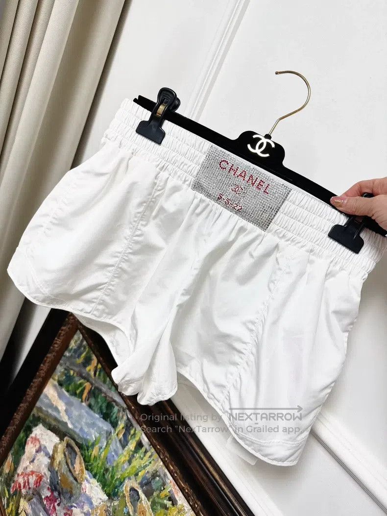 Other Chanel 23c white shorts full diamond logo waist seal diamo Size 24" / US 00 / IT 34 - 6 Thumbnail
