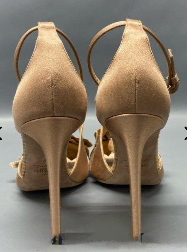 Valentino Authenticated Valentino Heels, Neutral/Pinkish , USW 9 Size US 9 / IT 39 - 13 Thumbnail