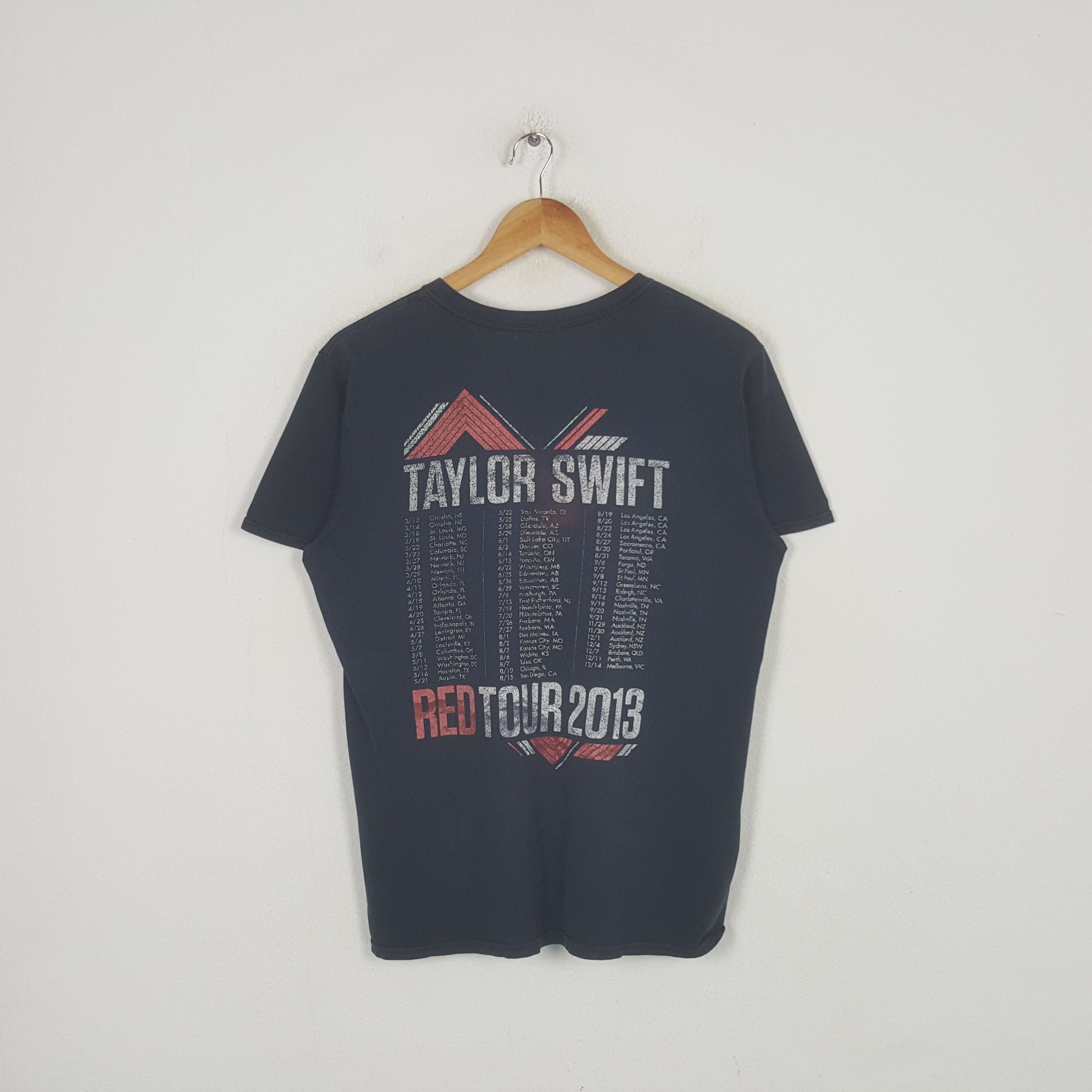 Band Tees Vintage Taylor Swift Red American Solo Singer Tshirt C294N31 Size US M / EU 48-50 / 2 - 3 Thumbnail