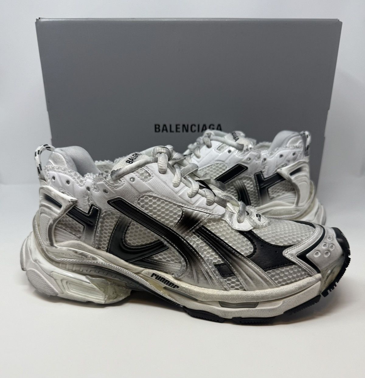 Balenciaga Balenciaga Runner Sneaker Gradient White/Black Size US 12 / EU 45 - 1 Thumbnail