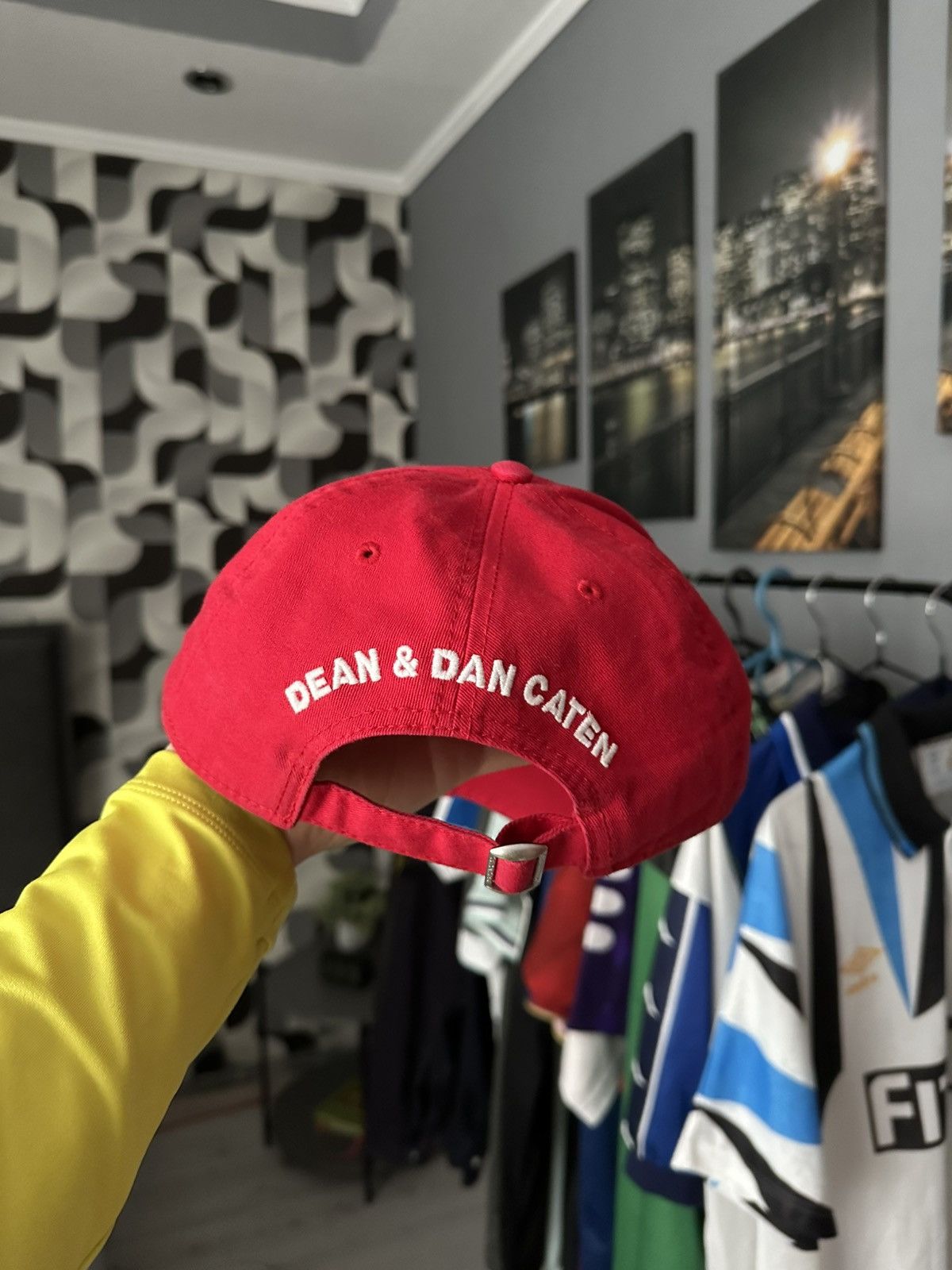 Dsquared2 Dsquared2 ICON Cap Red “Canadian Heritage” Distressed – Rare Size ONE SIZE - 2 Thumbnail