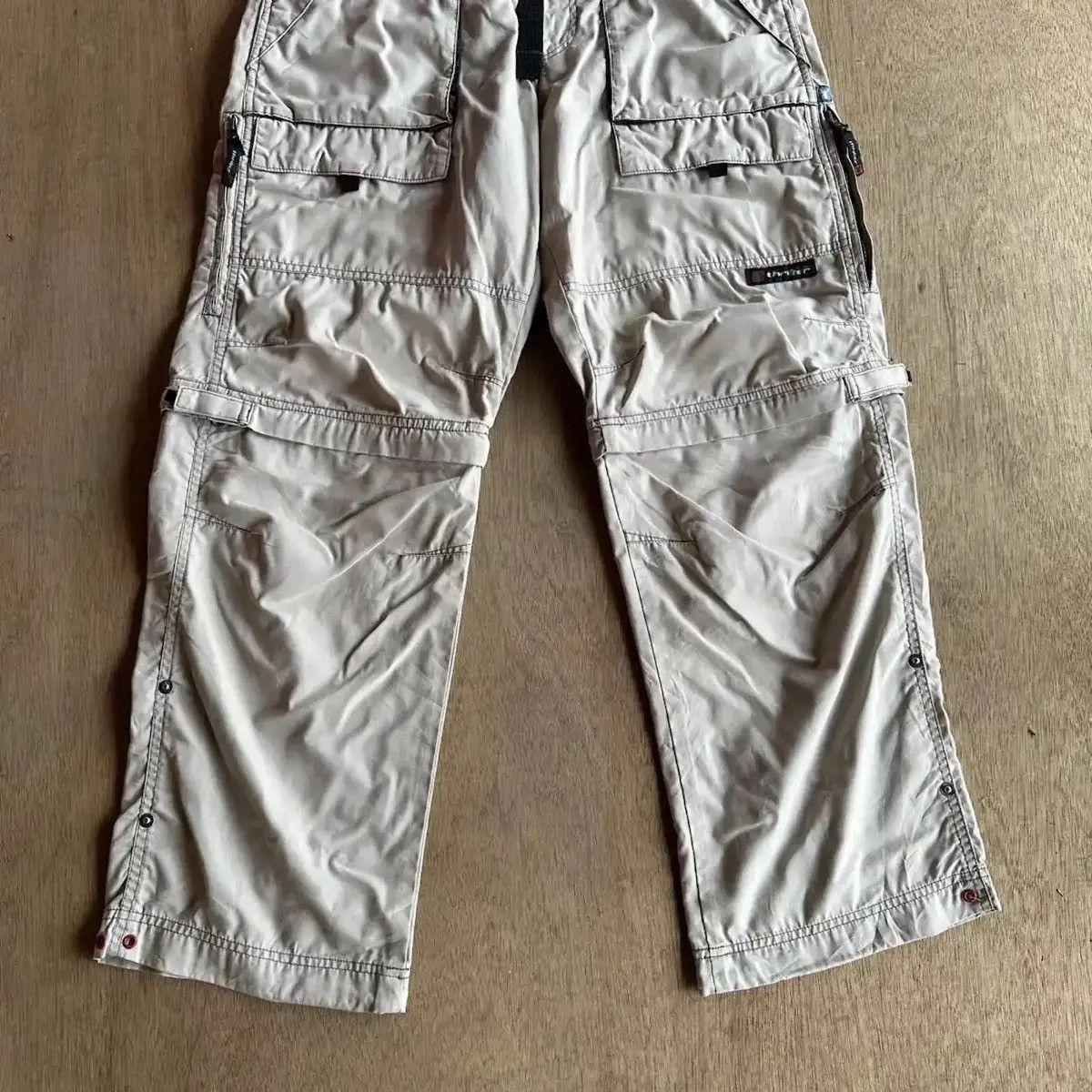 JNCO STEALS🔥THRILLER CARGO BAGGY MULTIPOCKET PARACHUTE ( 2 in 1) Size US 33 - 7 Thumbnail