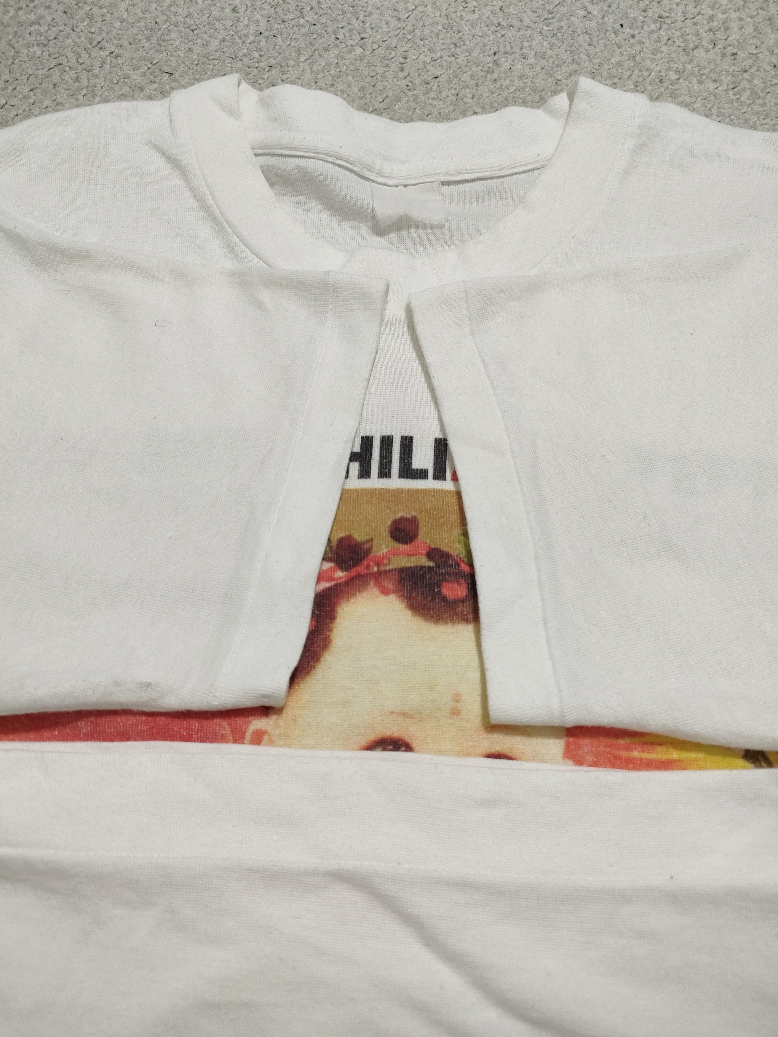 Band Tees 90s RED HOT CHILI PEPPERS 'GIVE IT AWAY' Vintage Band Tee Size US L / EU 52-54 / 3 - 15 Thumbnail