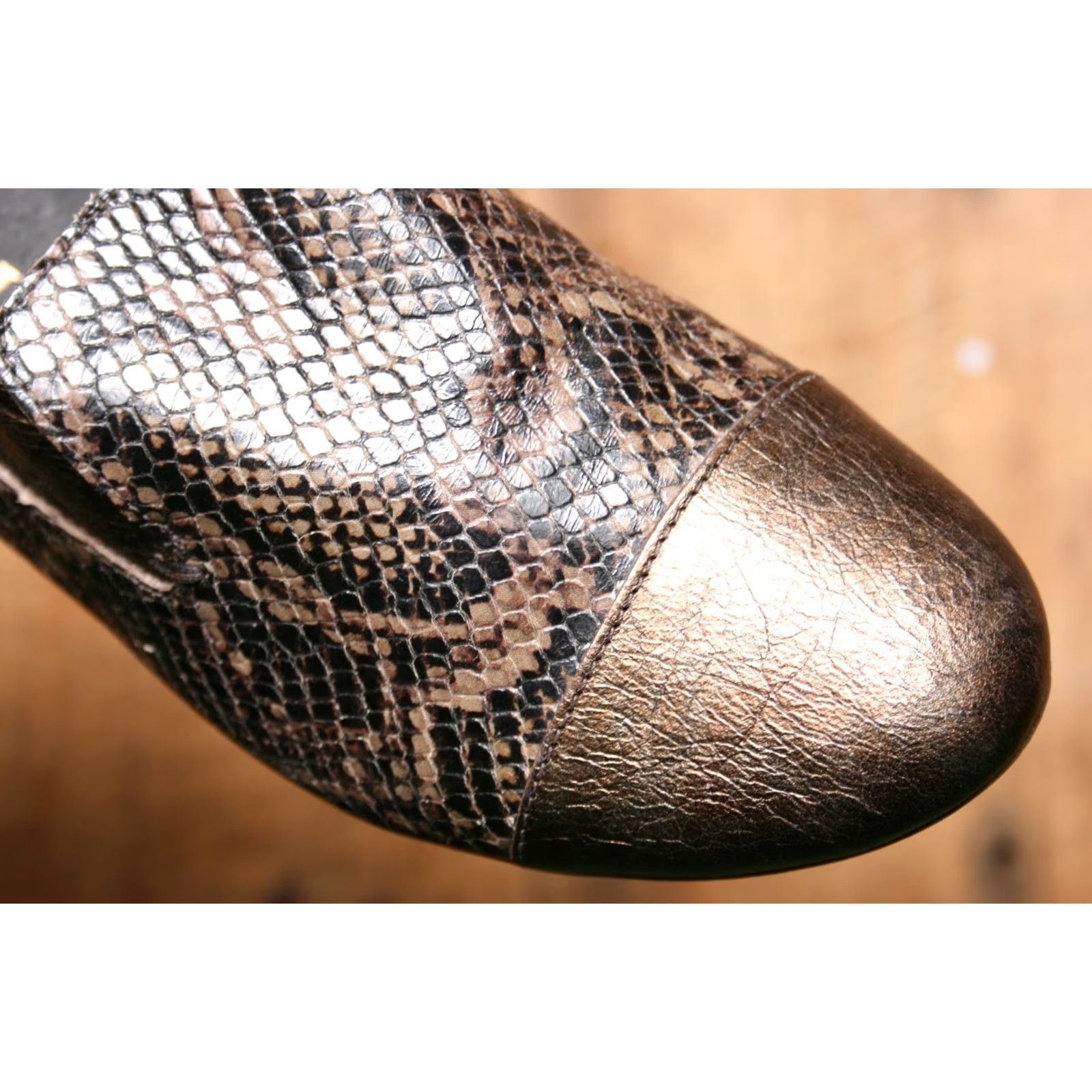 Vintage VINTAGE Sesto Meucci Bronze Leather Snakeskin Print Slip-On Flats Sz. 7.5 M Women Leather Slip-On Flats Bronze Snakeskin 90s Size US 8 / IT 38 - 6 Thumbnail
