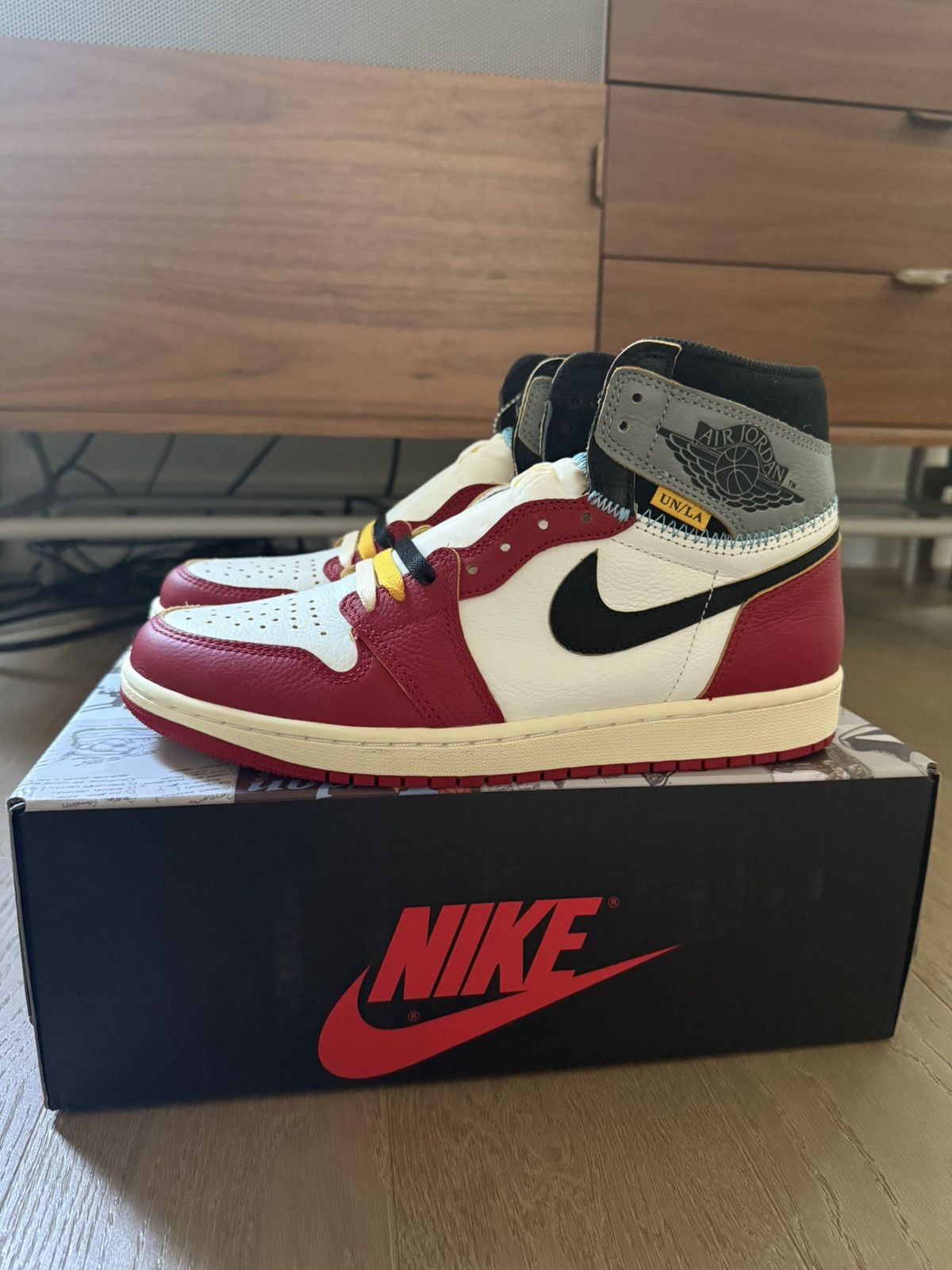 Jordan Brand × Union LA Nike Air Jordan Retro 1 High OG Union LA Chicago Shadow Size US 9.5 / EU 42-43 - 2 Thumbnail