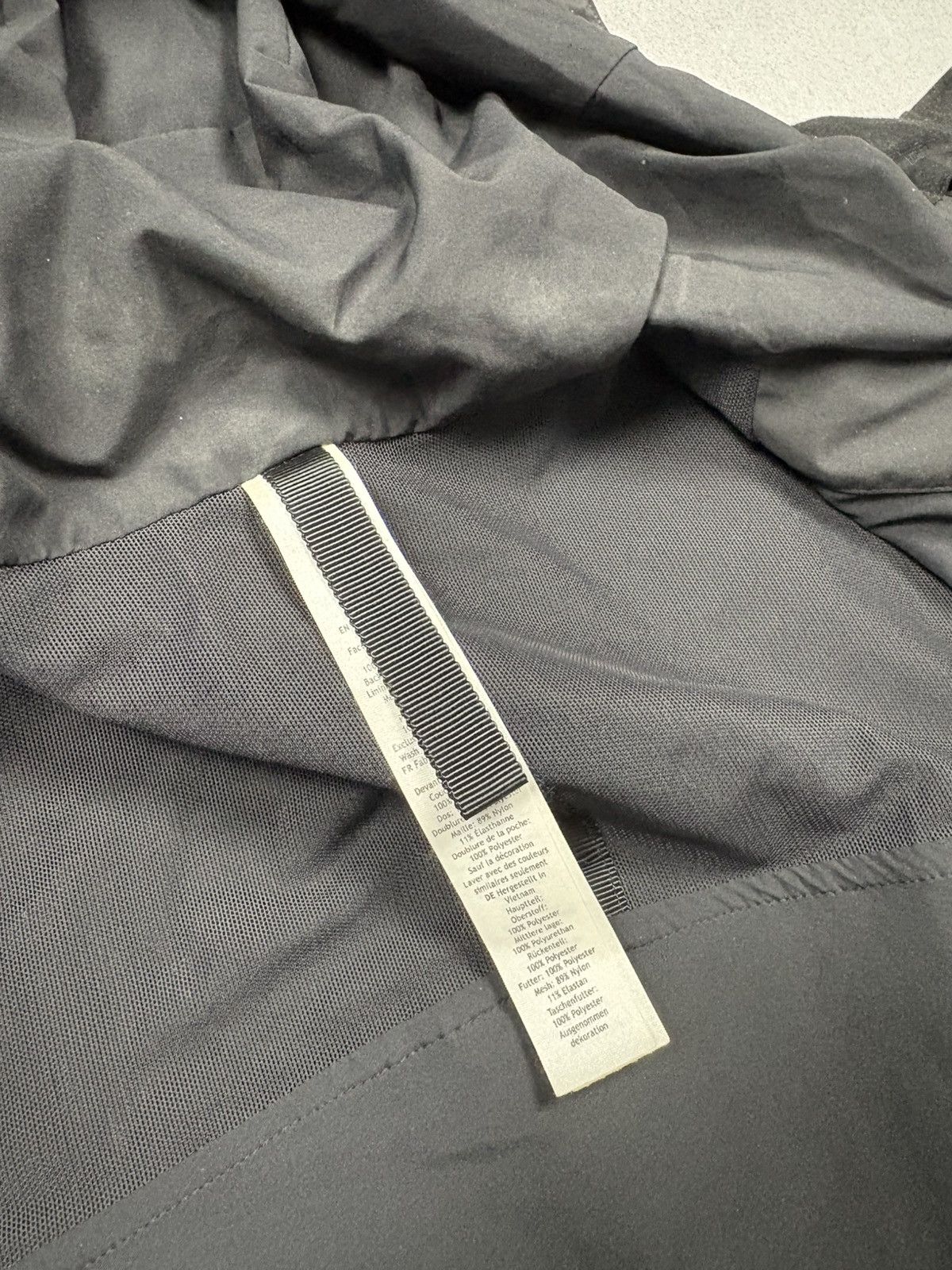 Lululemon Lululemon Black Hooded Jacket Lightweight Technical Coat Size S / US 4 / IT 40 - 19 Thumbnail