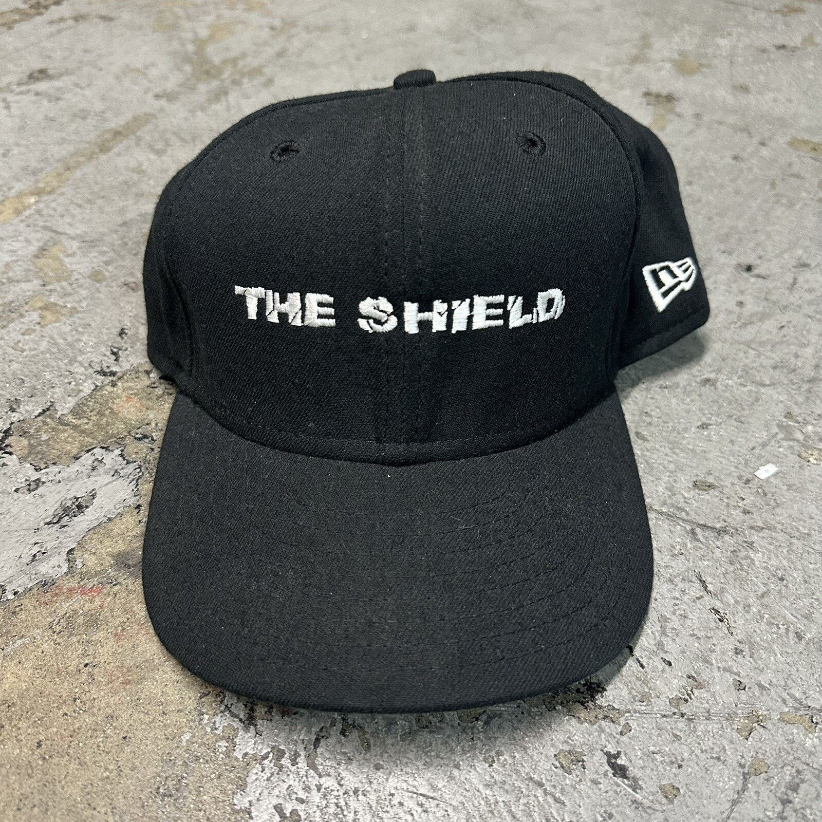 New Era × Vintage Vintage Y2K New Era The Shield TV Show Cast & Crew Hat Size ONE SIZE - 1 Thumbnail