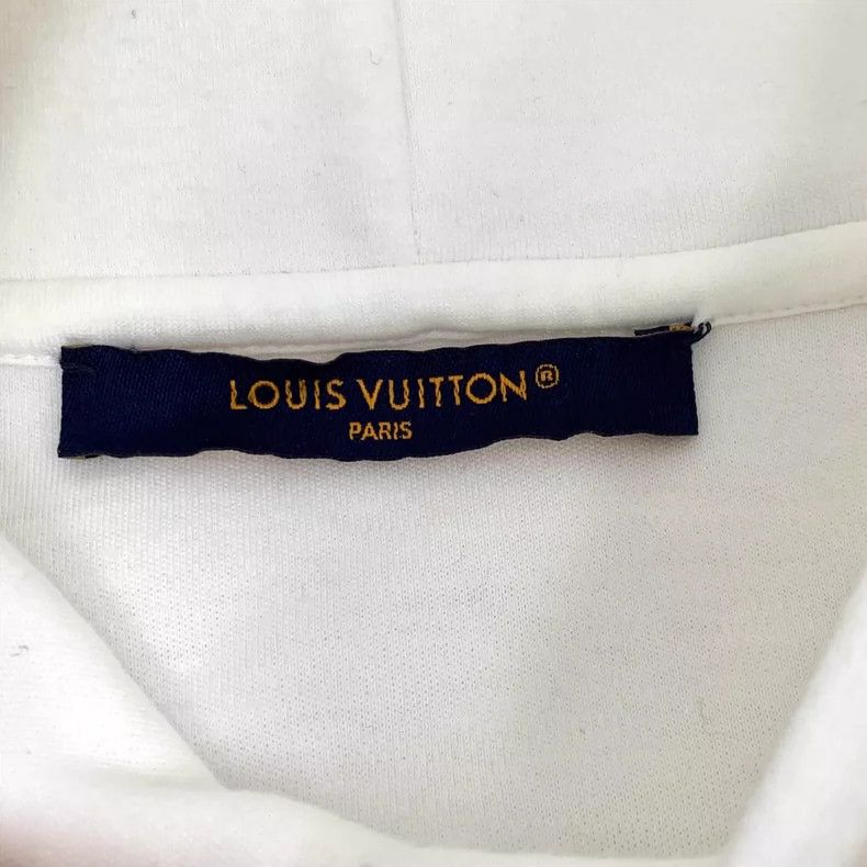 Louis Vuitton Louis Vuitton size 4l White logo monogrammed embroidered co Size US M / EU 48-50 / 2 - 6 Thumbnail