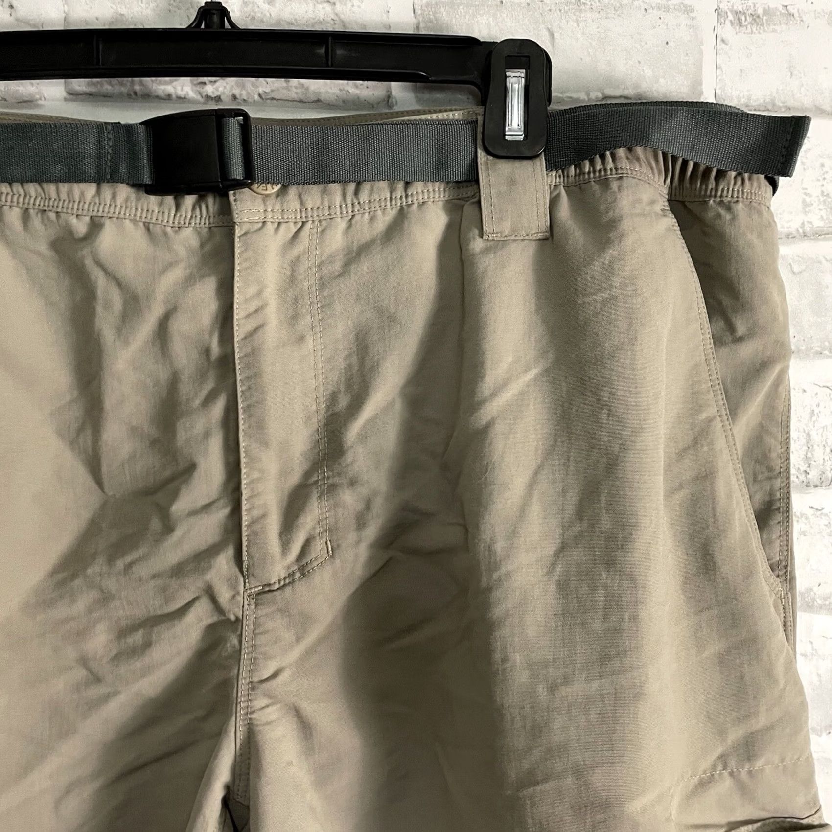 The North Face The North Face Grey Cargo Hiking Shorts Mens 2XL Regular Color: Gray Cargo Men 2XL The North Face Size US 39 - 2 Thumbnail