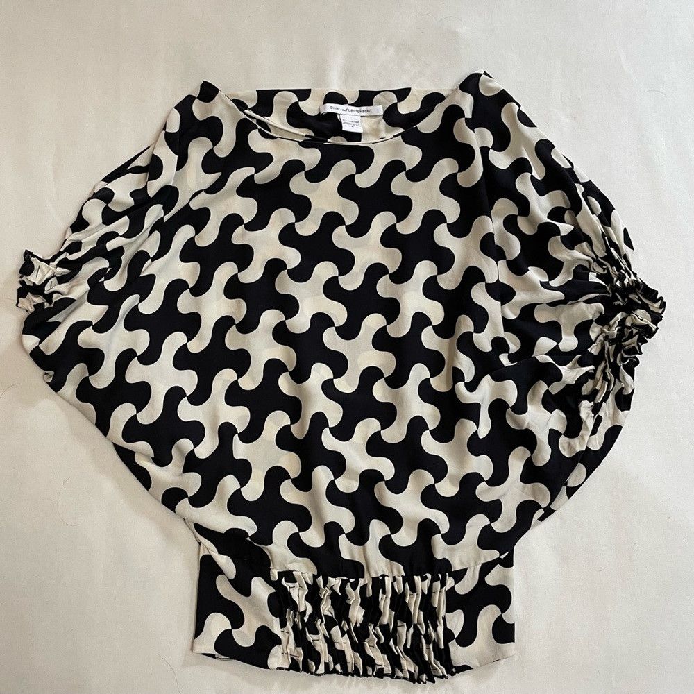 Diane von Furstenberg Diane Von Furstenberg Silk Black White Short Sleeve Blouse Size XS / US 0-2 / IT 36-38 - 9 Thumbnail