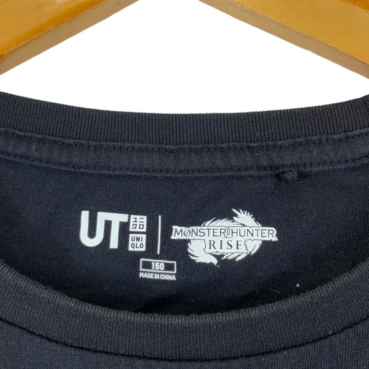 Uniqlo UNIQLO x MONSTER HUNTER RISE Video Game Tee Shirt Top Size S / US 4 / IT 40 - 6 Thumbnail