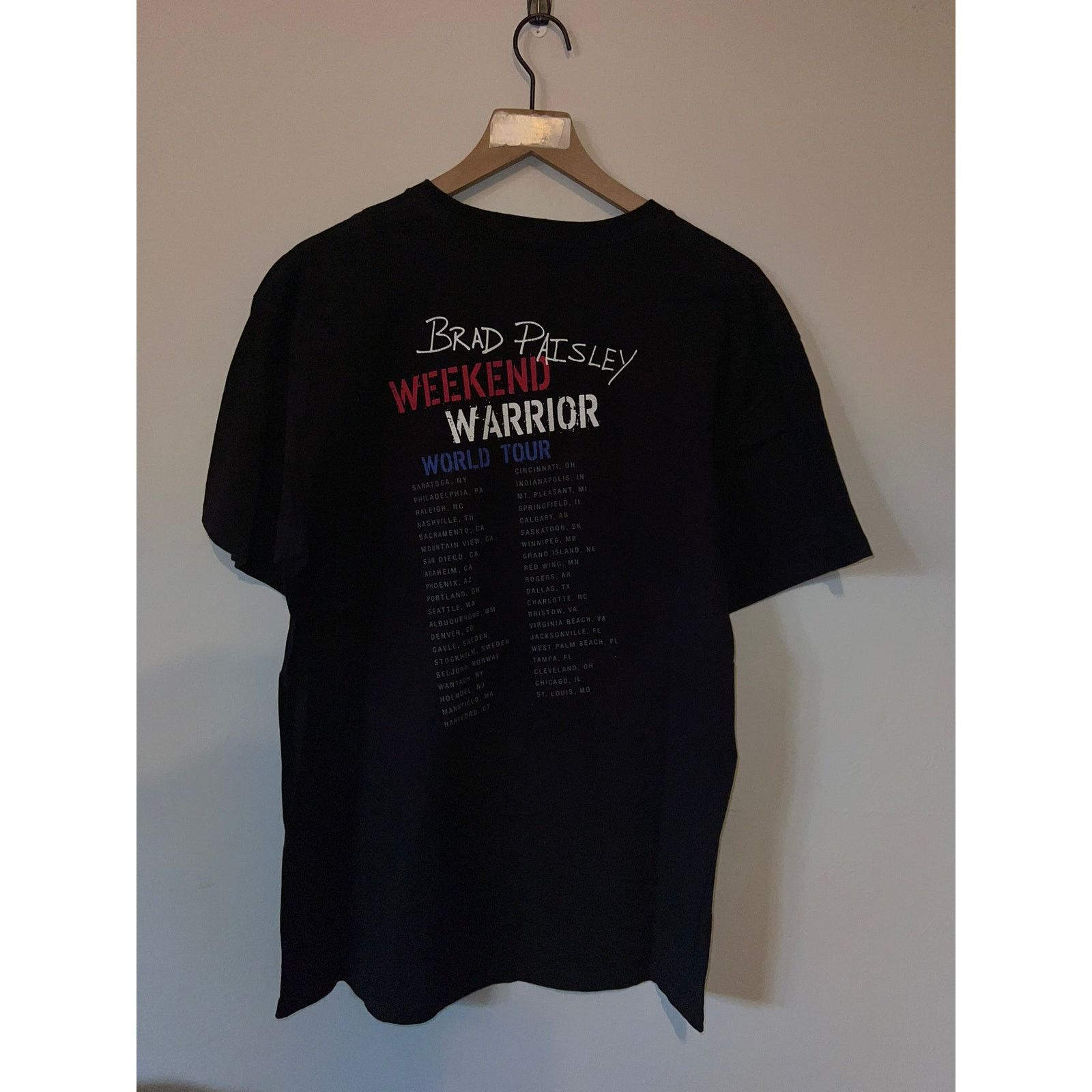 Tultex 2017 Brad Paisley Weekend Warrior World Tour Black Shirt L Size US L / EU 52-54 / 3 - 5 Thumbnail