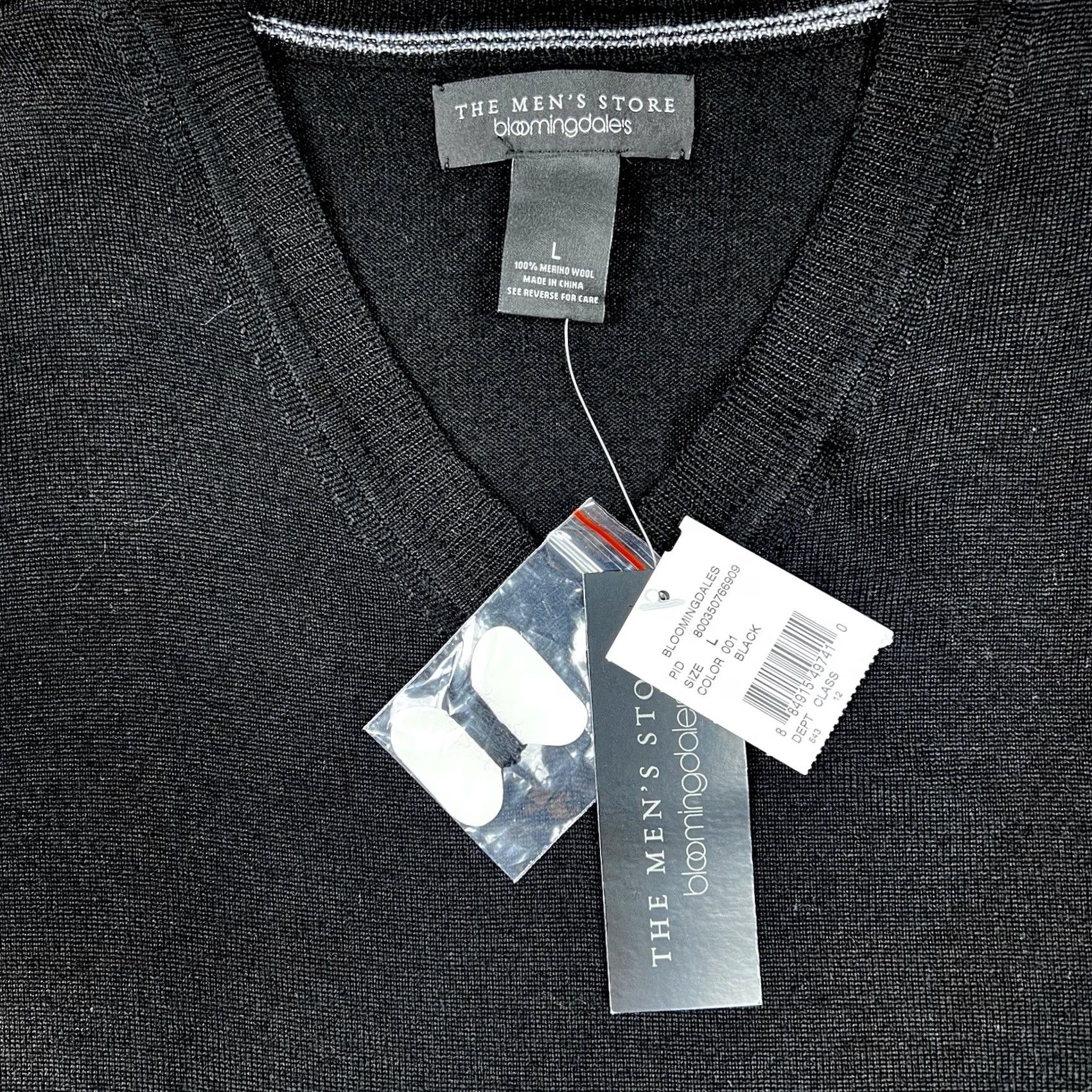 Bloomingdale's VINTAGE Bloomingdales The Mens Store Black Merino Wool V-Neck Sweater Men Large Size US L / EU 52-54 / 3 - 2 Thumbnail