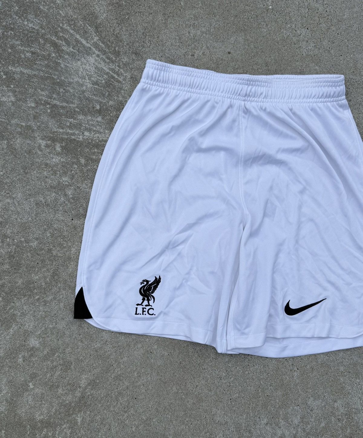 Nike Vintage Nike FC Liverpool y2k streetwear track shorts Size US 32 / EU 48 - 3 Thumbnail