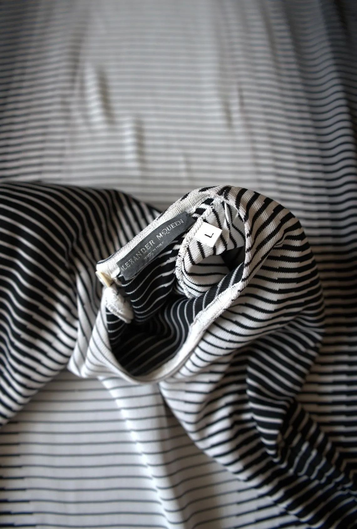 Alexander McQueen 2009 Alexander McQueen Iconic Optical Illusion Midi Dress Size L / US 10 / IT 46 - 8 Thumbnail