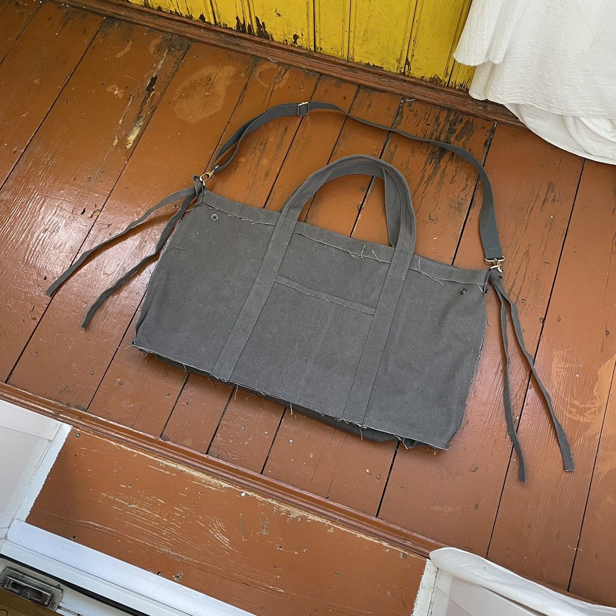 Japanese Brand × Vintage 🕸🕷 Vintage Sling Crossbody Bag Size ONE SIZE - 11 Thumbnail