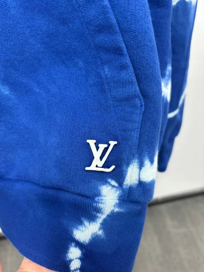 Louis Vuitton Louis Vuitton Blue tie-dye lightning sweatshirt Size US L / EU 52-54 / 3 - 3 Thumbnail